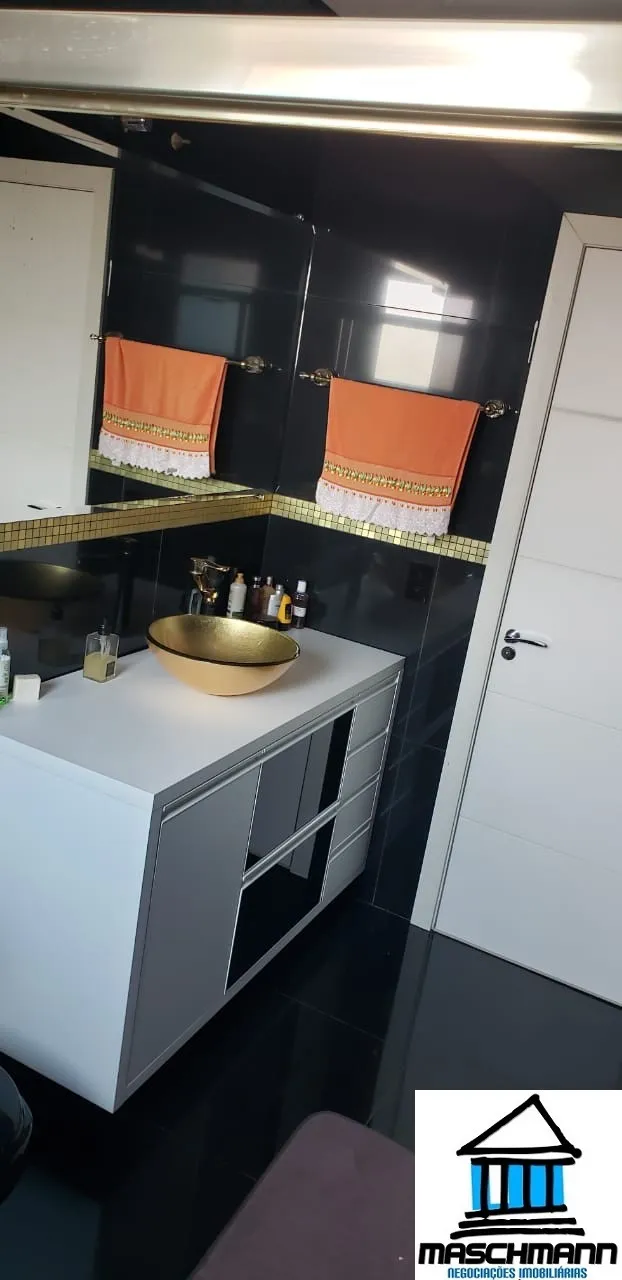 Sobradao mobiliado de 3 dormitórios com suíte em excelente localização de Canoas