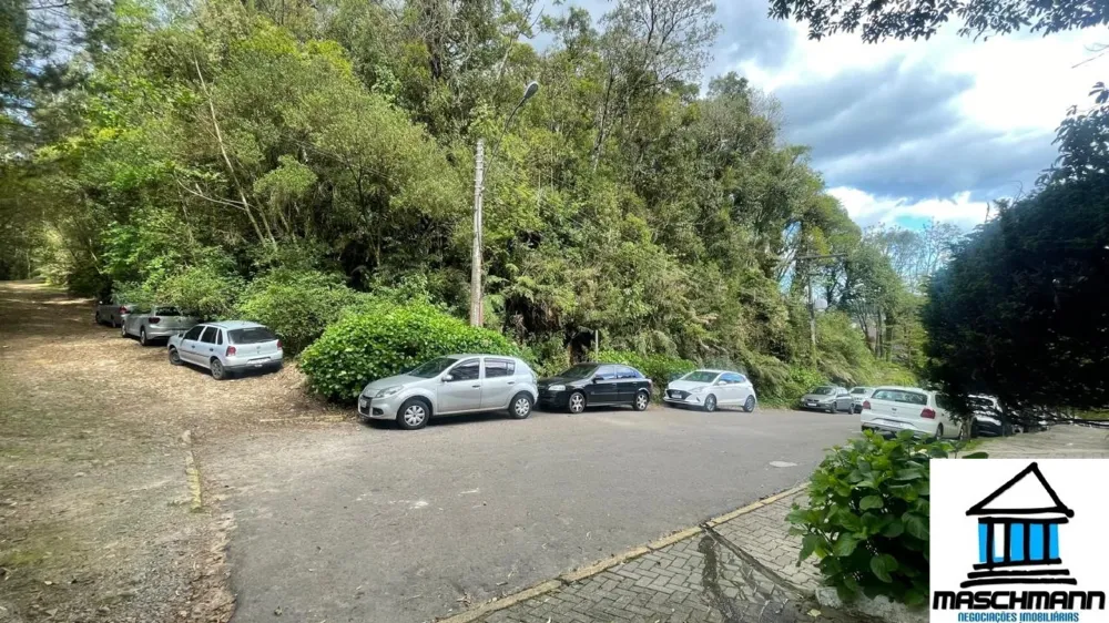 Exclusividade no Centro de Gramado! 1 Dormitório Mobiliado com Garagem ao Lado da Rua Coberta