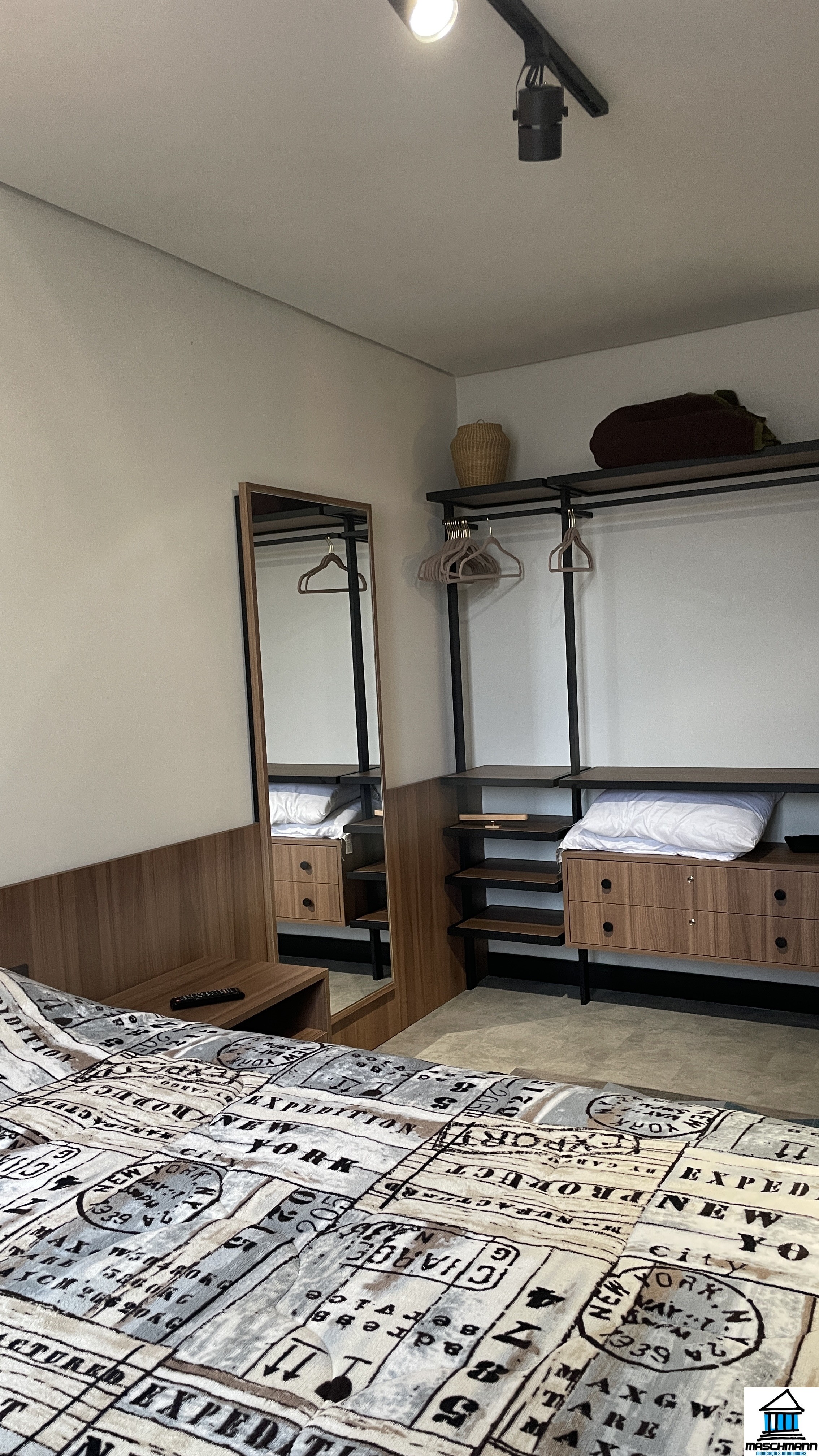 Apartamento 1 Dormitório mobiliado com terraço perfeito para locação em Canela