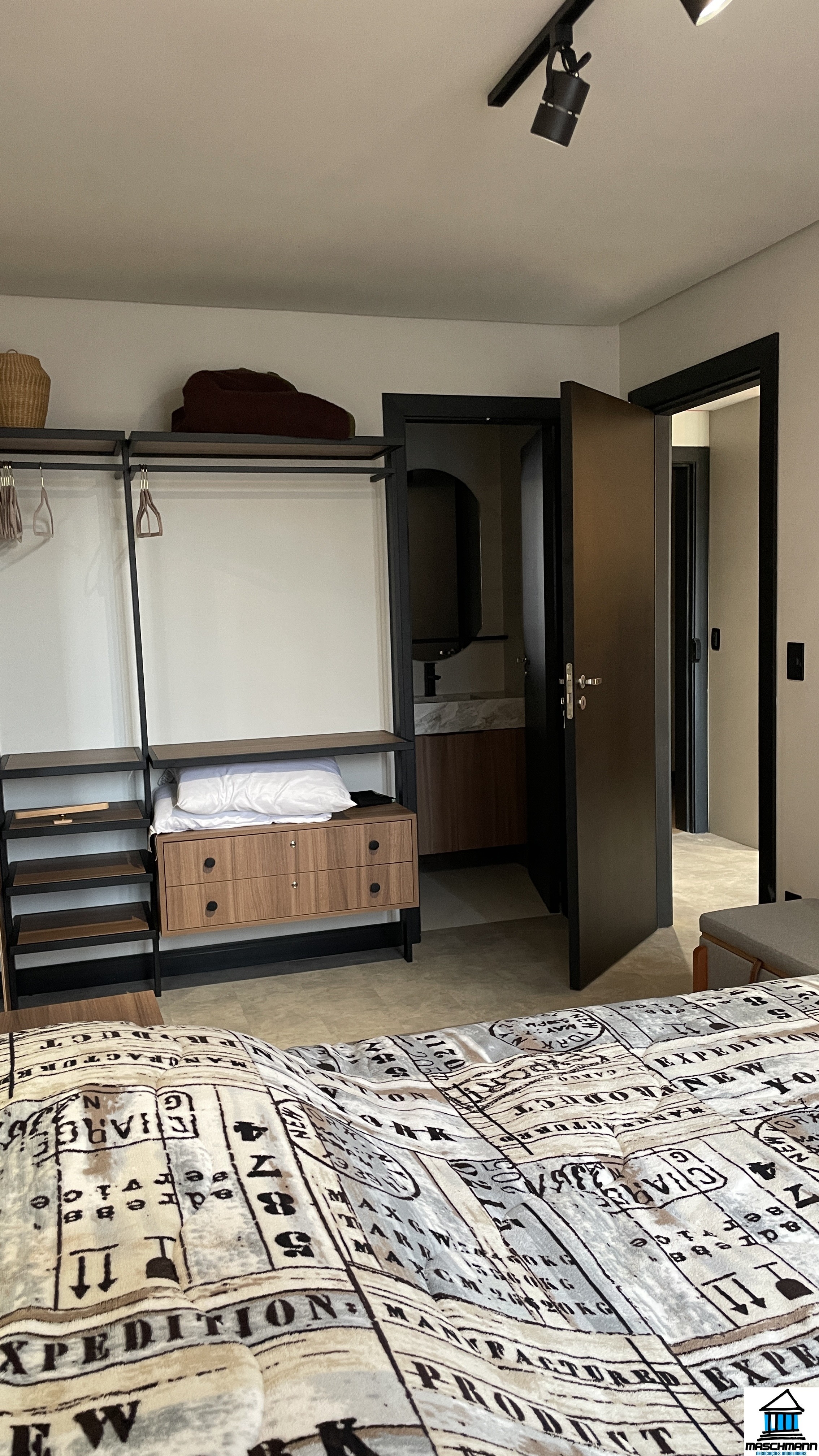 Apartamento 1 Dormitório mobiliado com terraço perfeito para locação em Canela