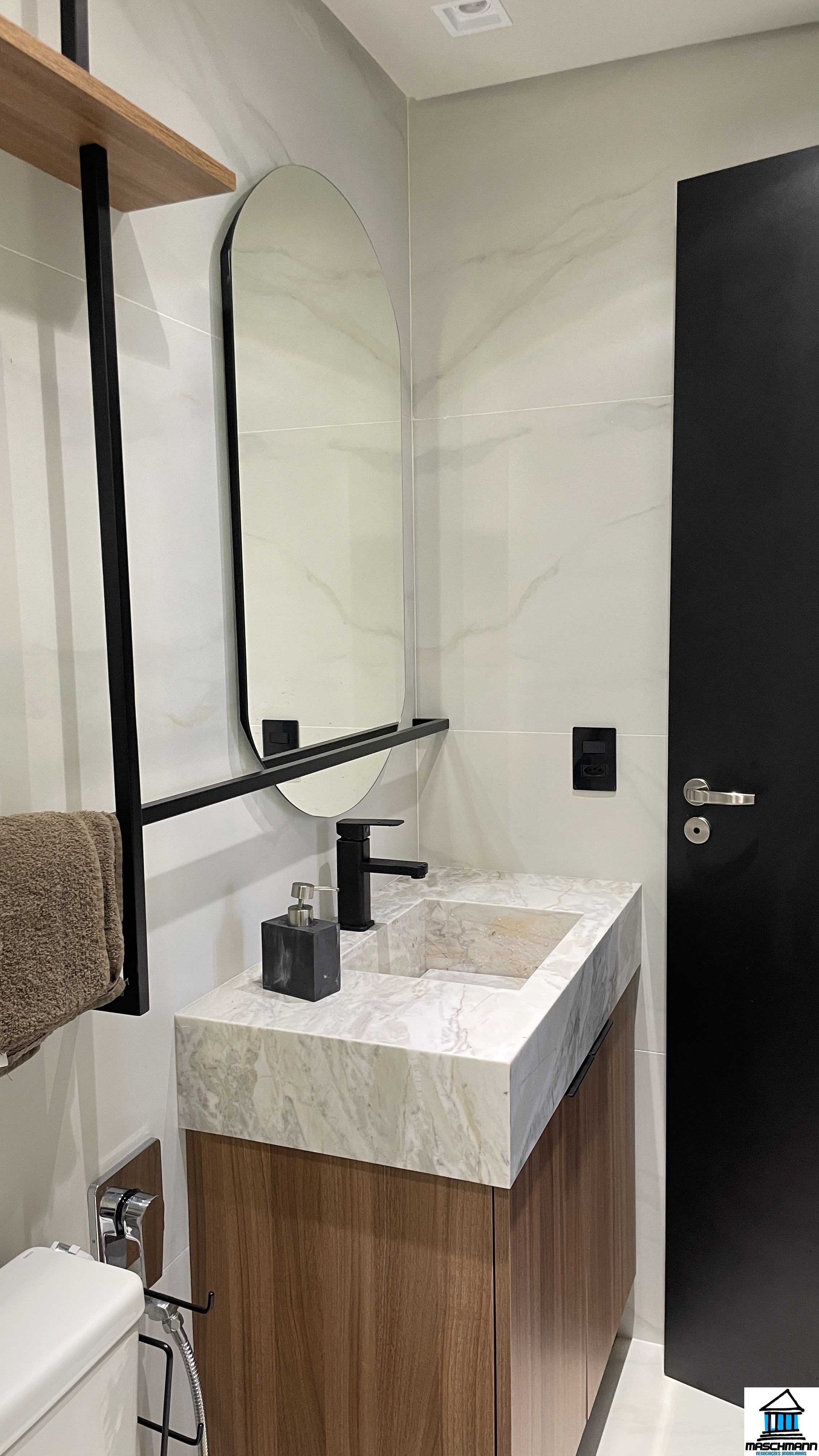 Apartamento 1 Dormitório mobiliado com terraço perfeito para locação em Canela