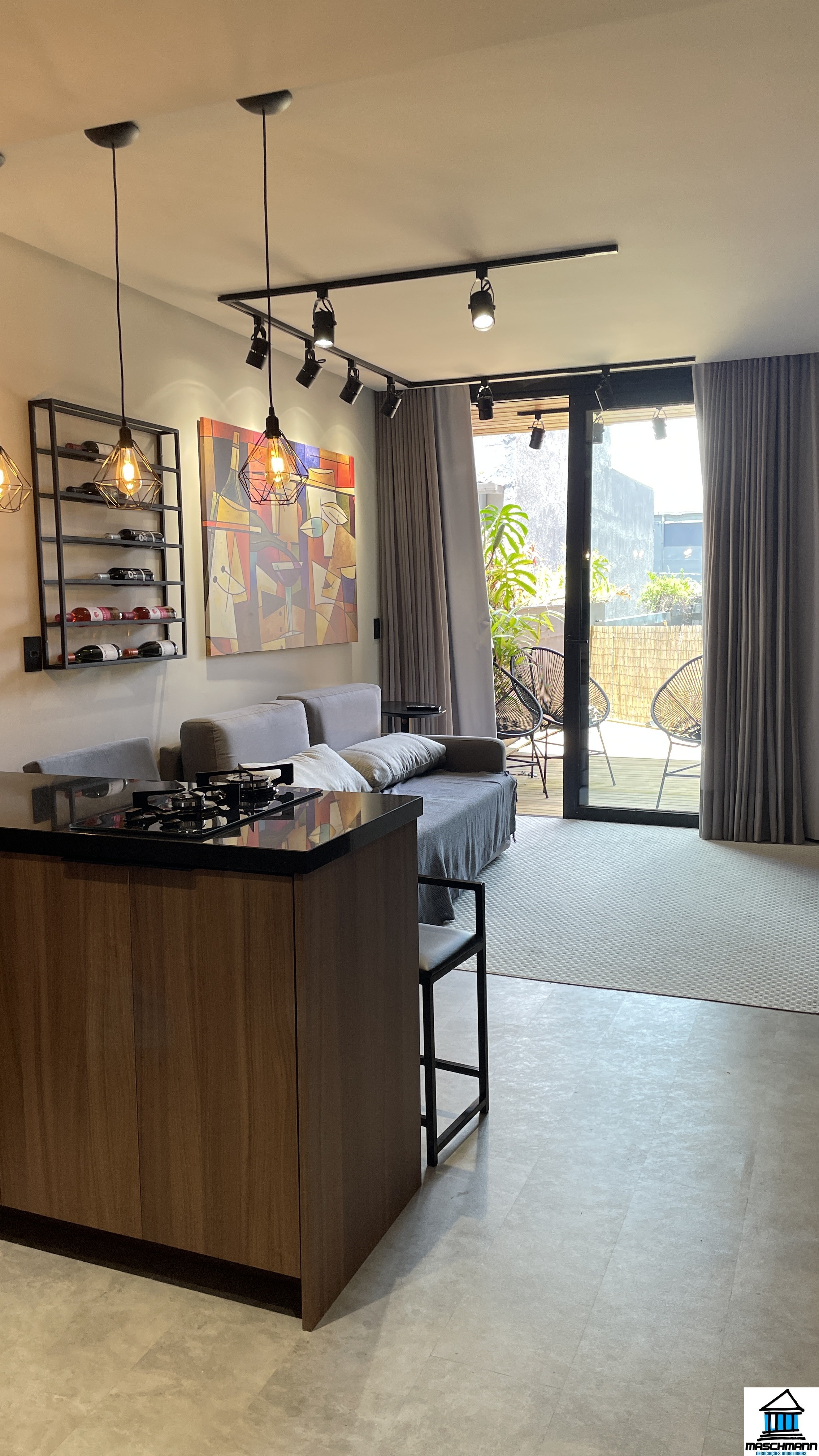 Apartamento 1 Dormitório mobiliado com terraço perfeito para locação em Canela