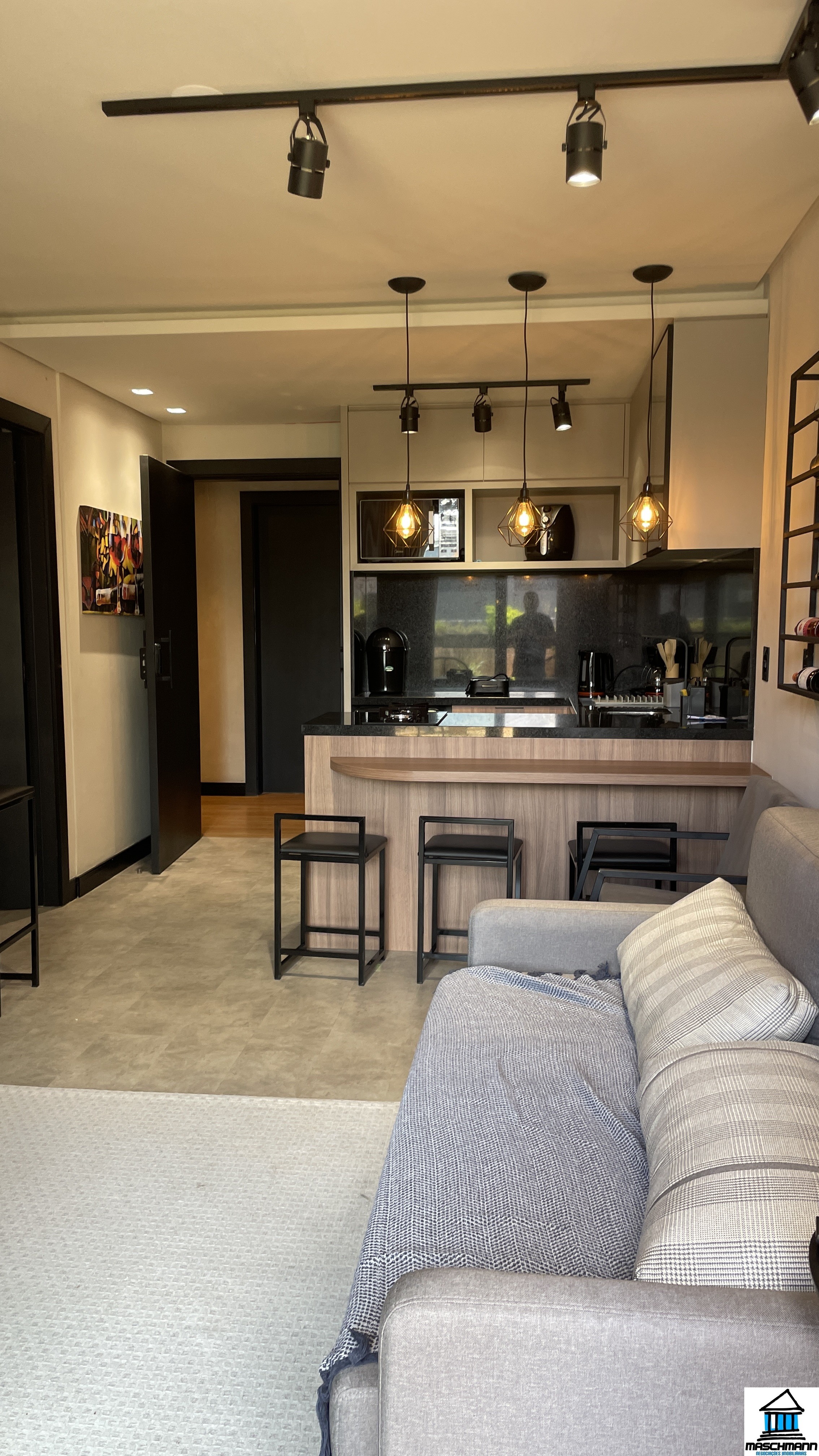 Apartamento 1 Dormitório mobiliado com terraço perfeito para locação em Canela