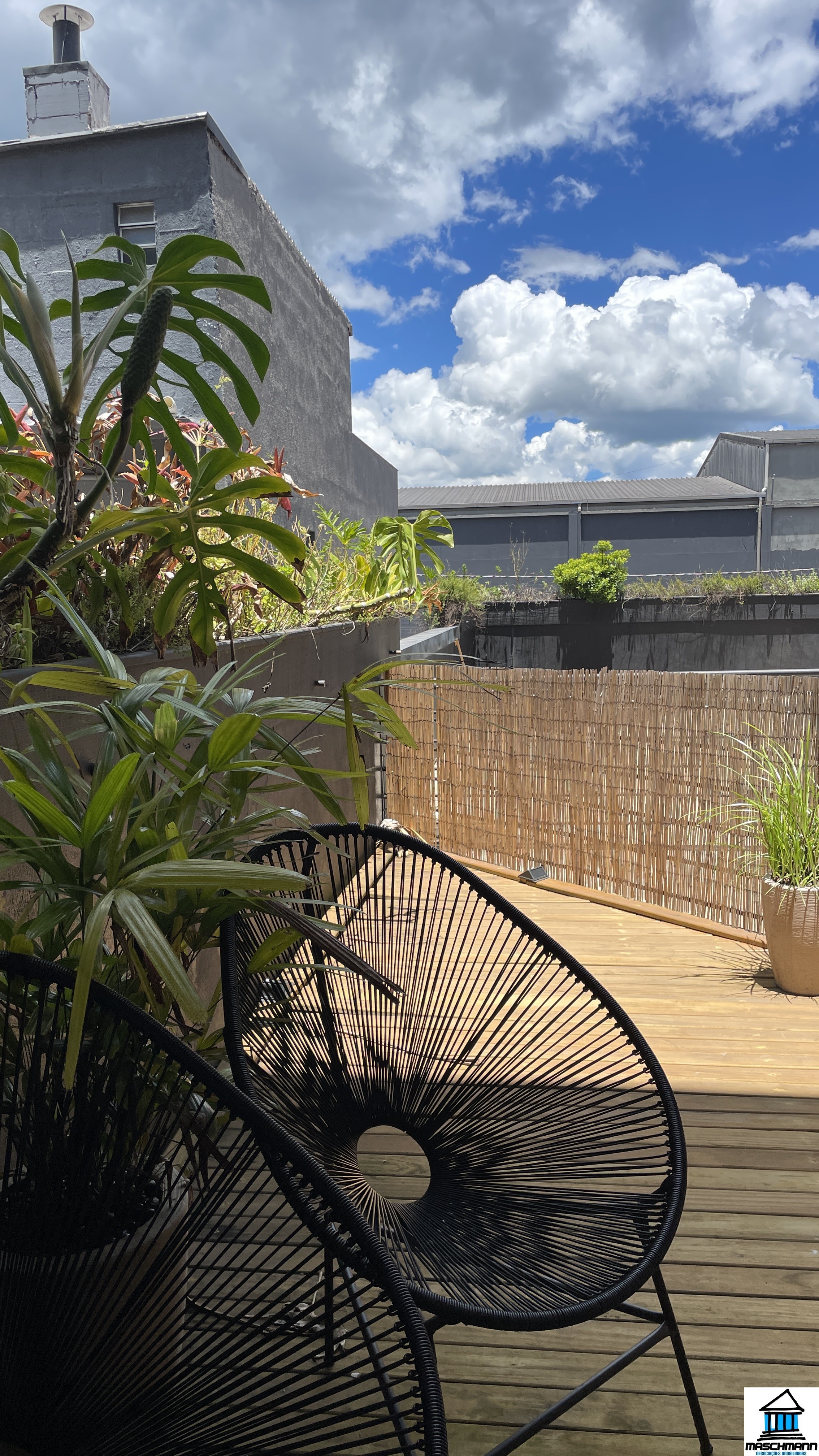 Apartamento 1 Dormitório mobiliado com terraço perfeito para locação em Canela