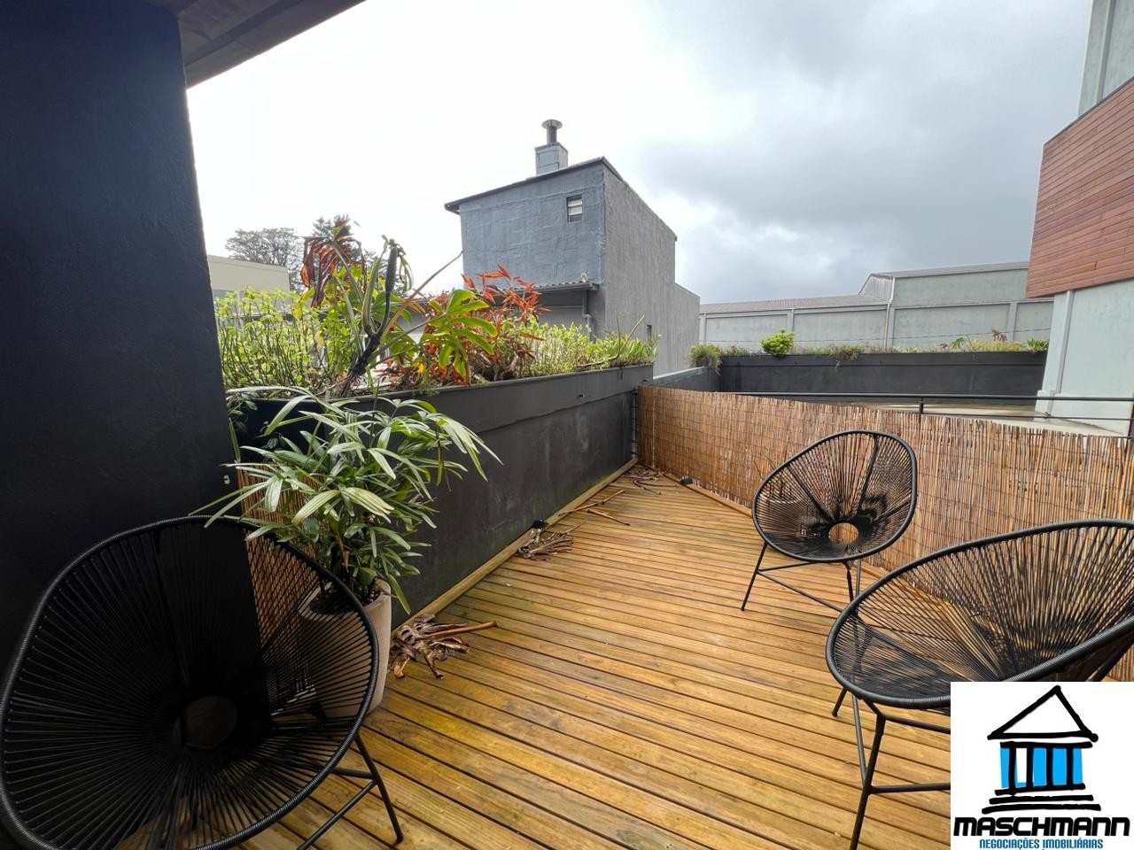 Apartamento 1 Dormitório mobiliado com terraço perfeito para locação em Canela