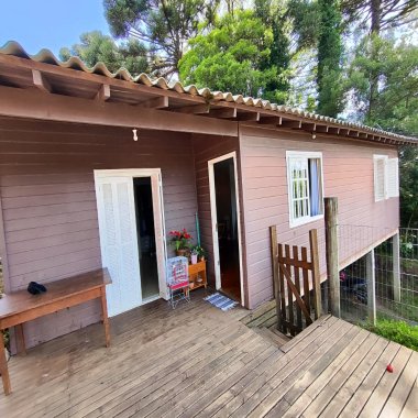 Casa com 3 dormitórios  e suíte à venda,  a apenas 5 minutos da Catedral de Canela .