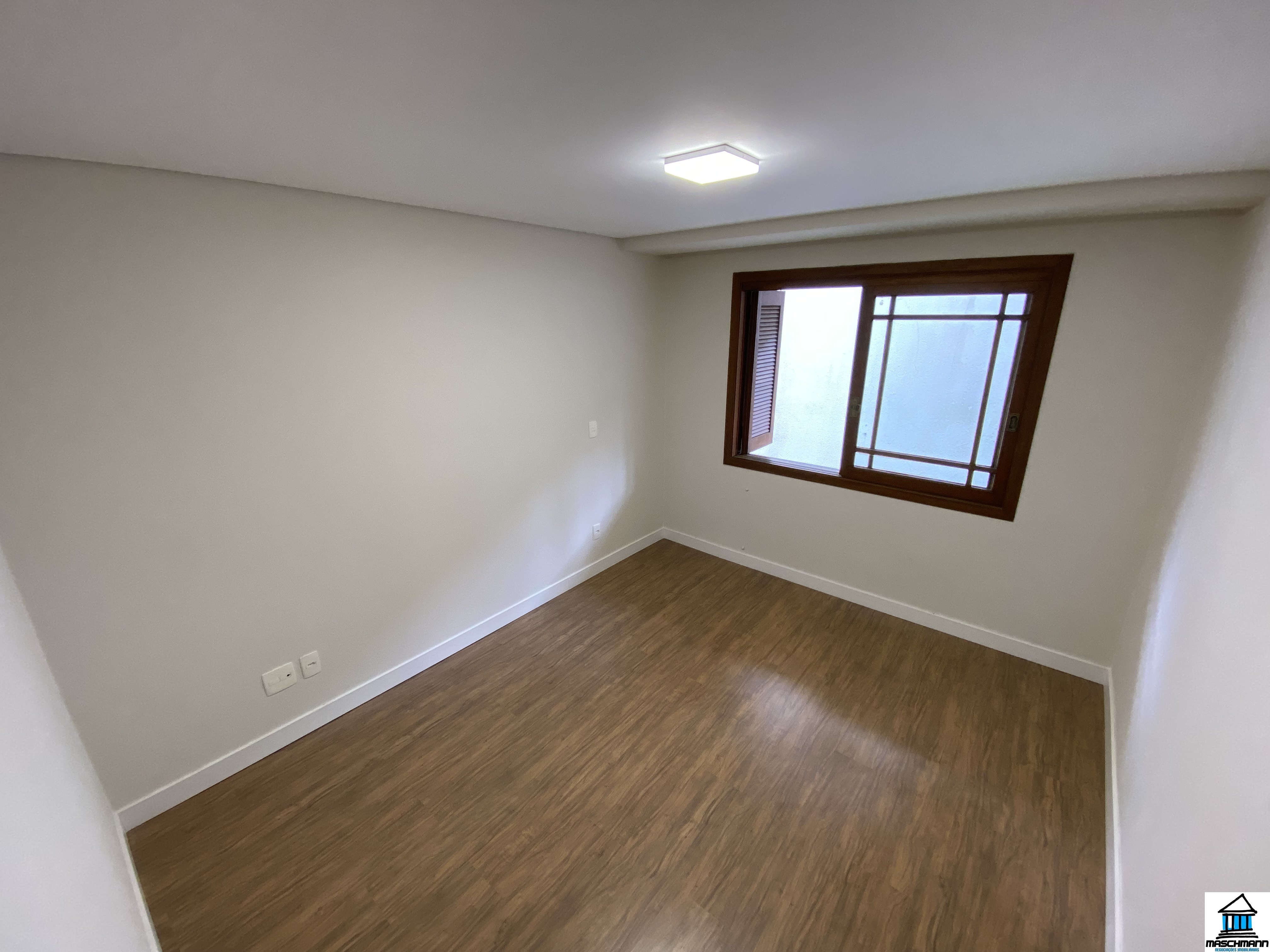 Apartamento no bairro Planalto por apenas R$ 489.000, em área nobre de Gramado.