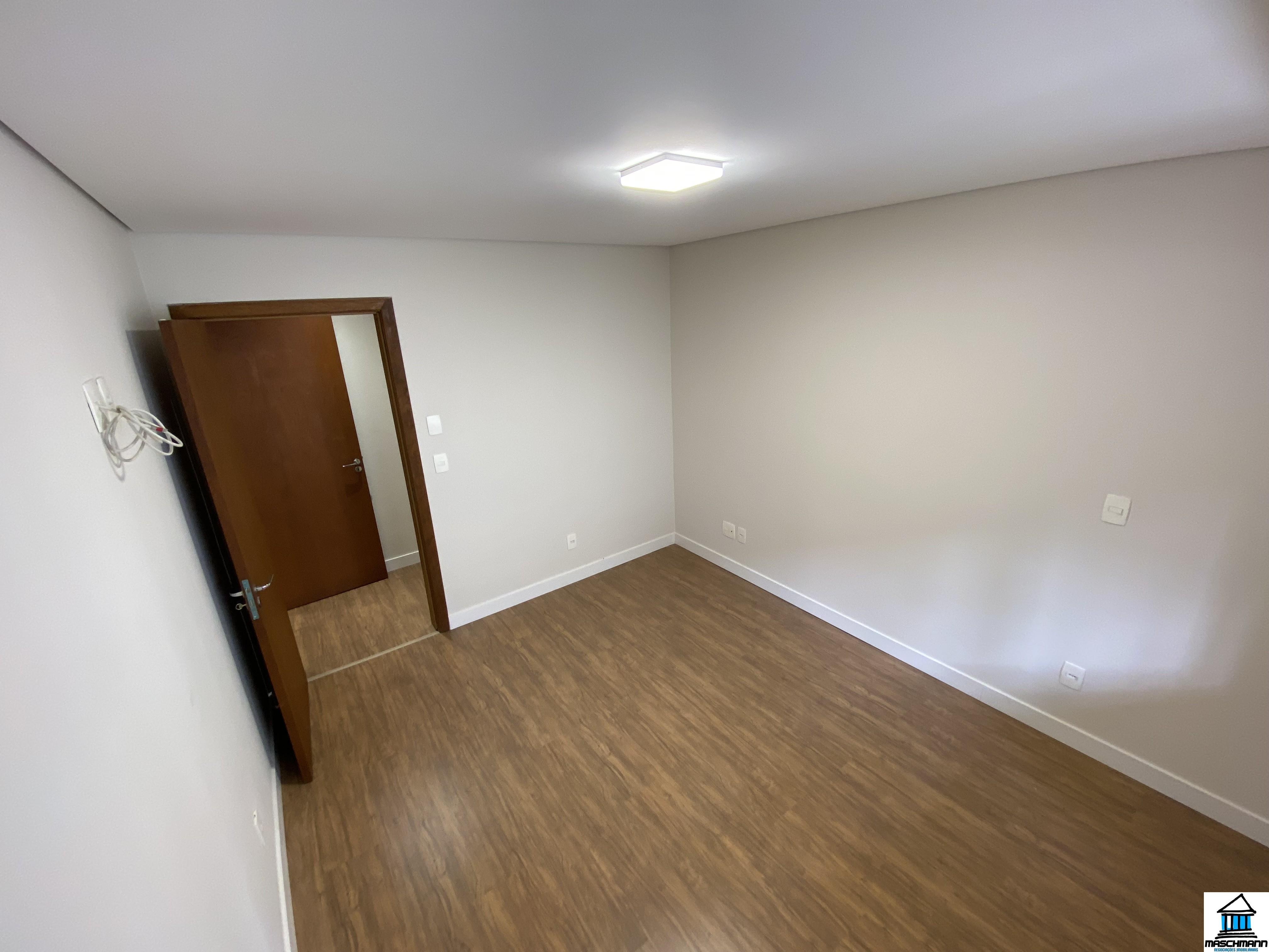 Apartamento no bairro Planalto por apenas R$ 489.000, em área nobre de Gramado.