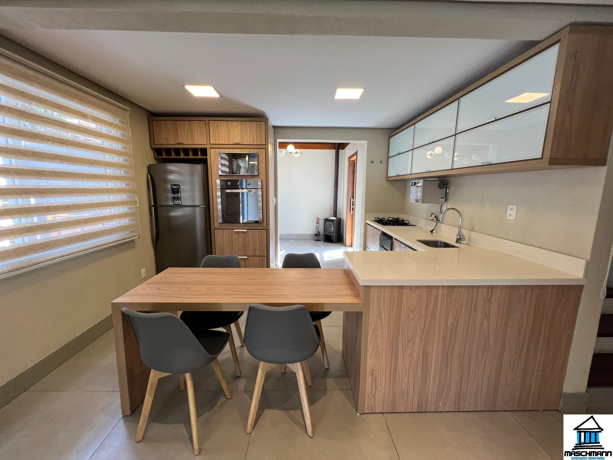 Casa Semi Mobiliada em Condomínio Fechado na Vila Suzana – Amplitude, Conforto e Natureza