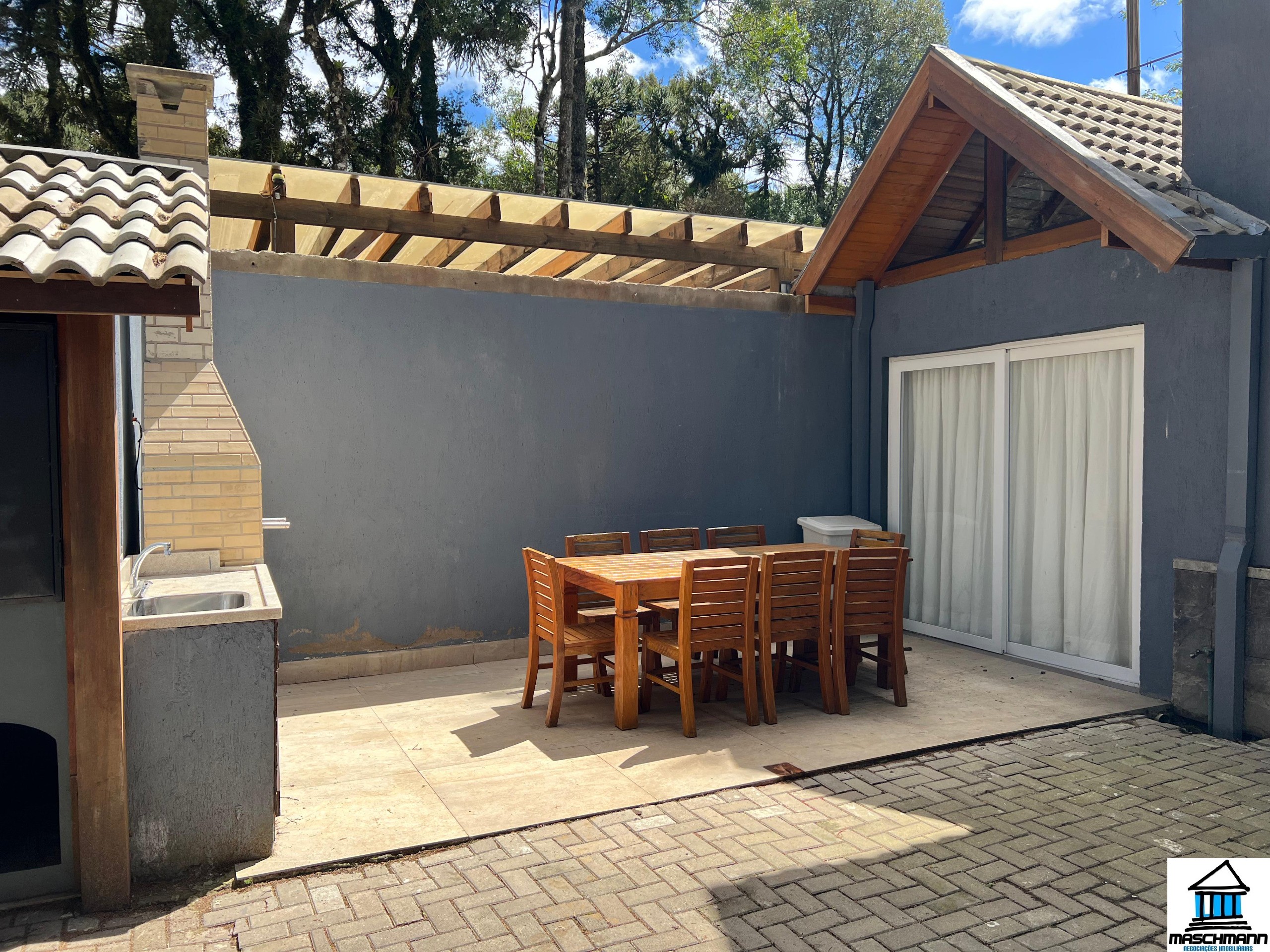 Casa Semi Mobiliada em Condomínio Fechado na Vila Suzana – Amplitude, Conforto e Natureza