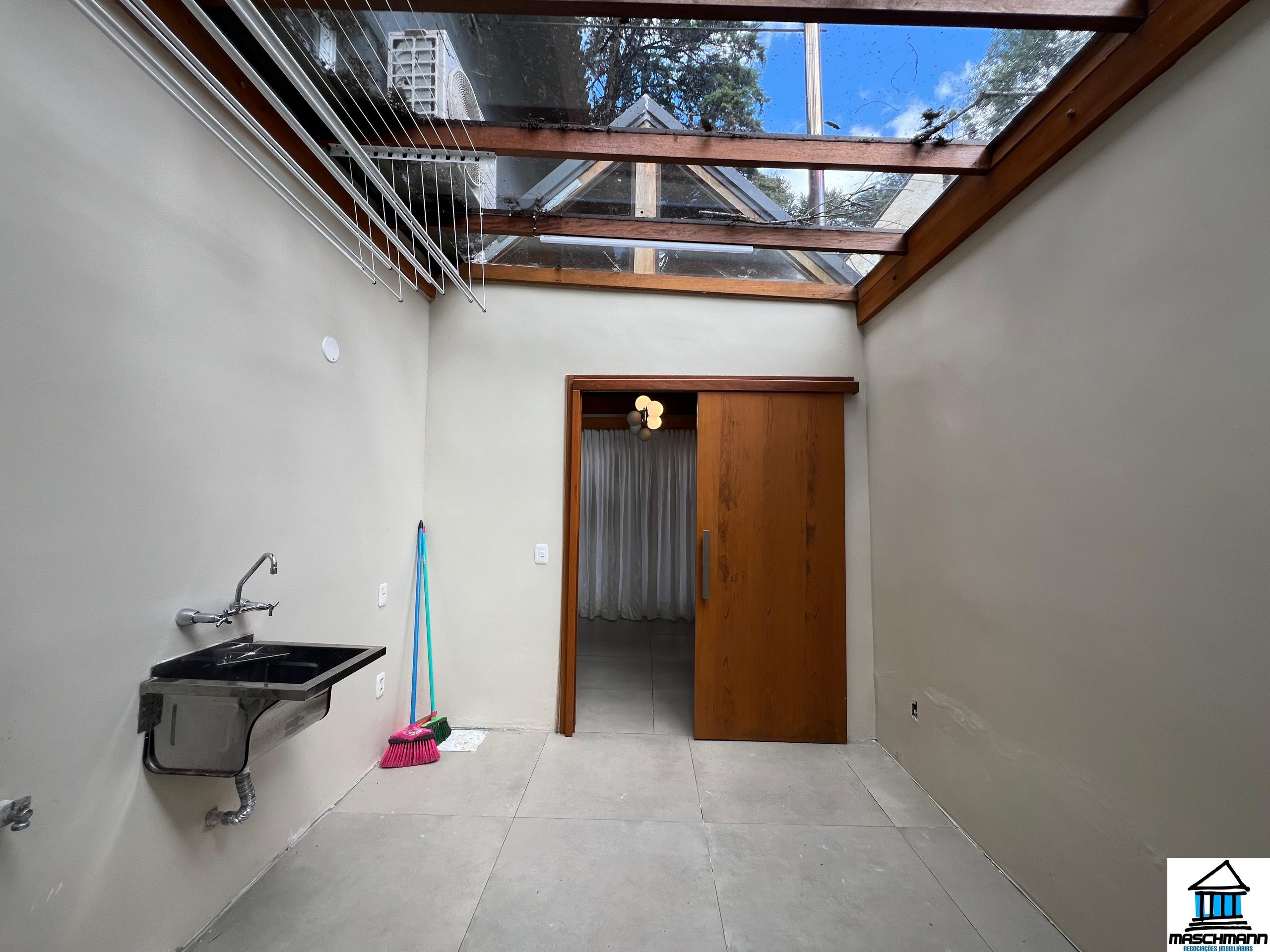 Casa Semi Mobiliada em Condomínio Fechado na Vila Suzana – Amplitude, Conforto e Natureza