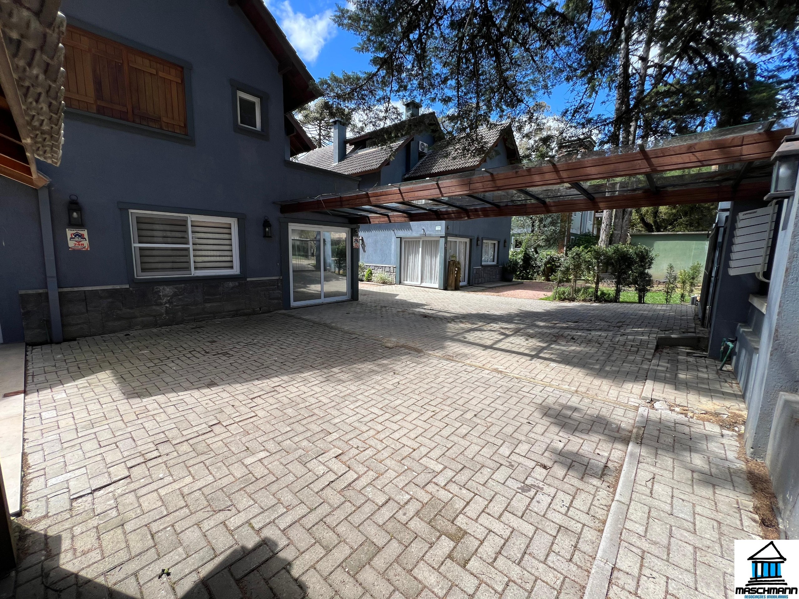 Casa Semi Mobiliada em Condomínio Fechado na Vila Suzana – Amplitude, Conforto e Natureza