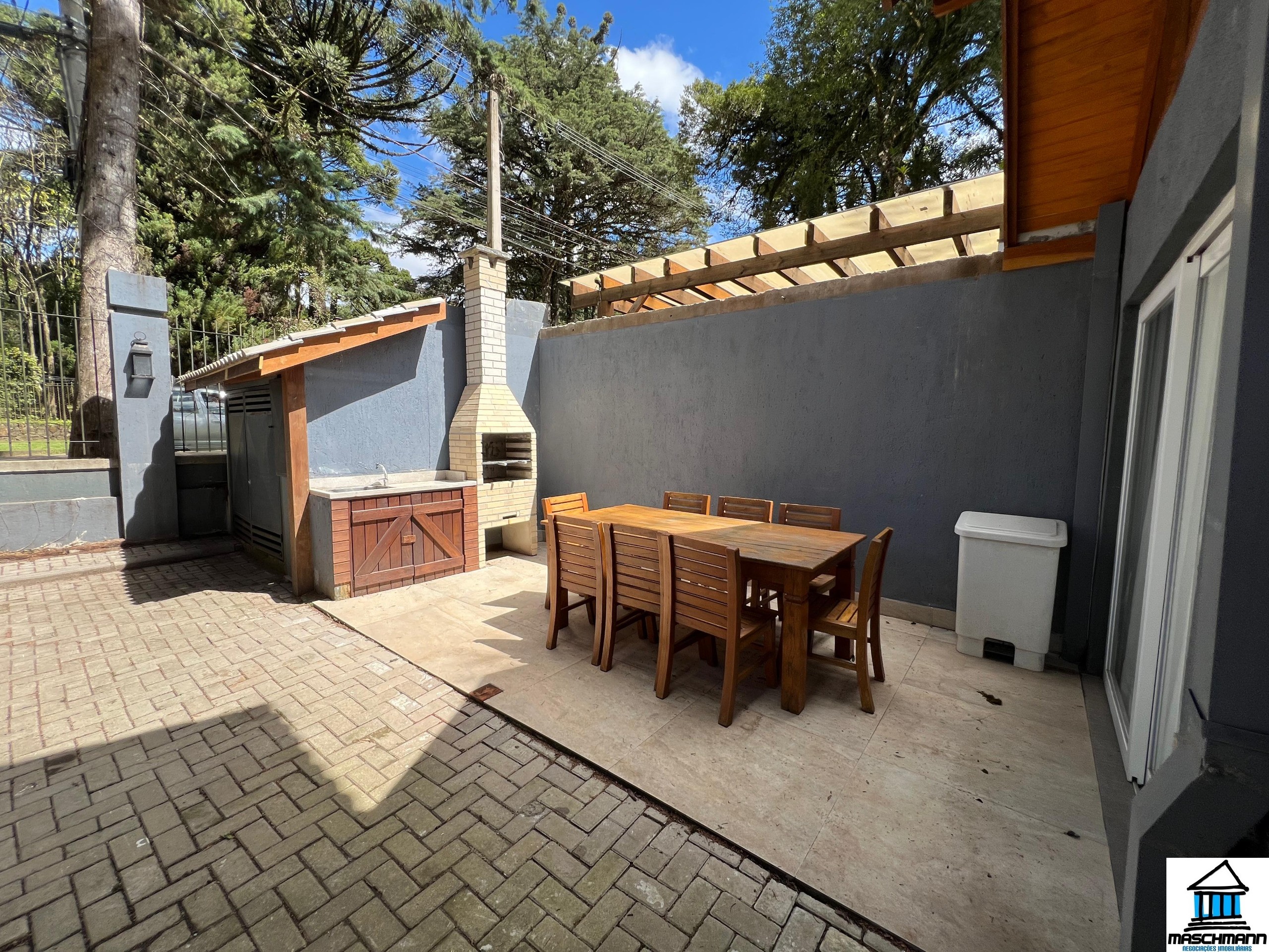 Casa Semi Mobiliada em Condomínio Fechado na Vila Suzana – Amplitude, Conforto e Natureza