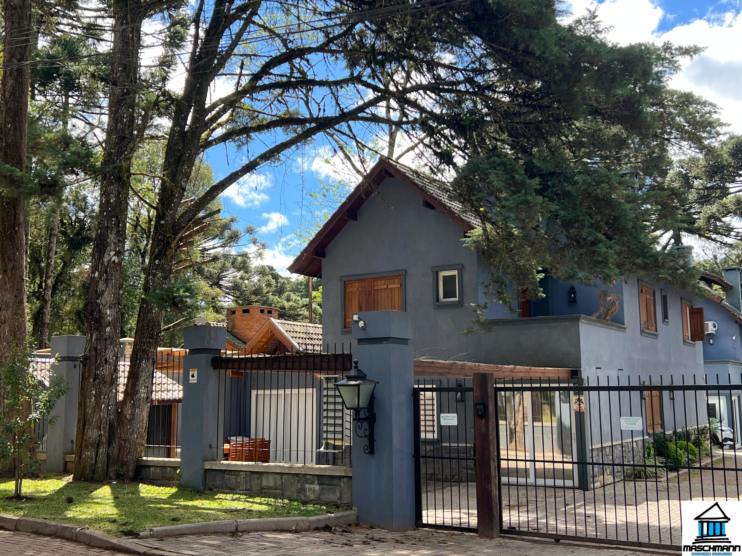 Casa Semi Mobiliada em Condomínio Fechado na Vila Suzana – Amplitude, Conforto e Natureza
