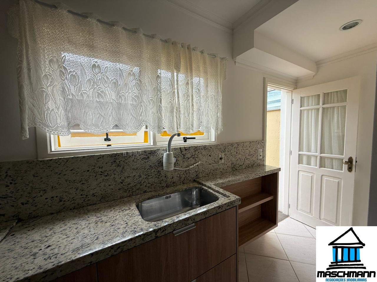 Casa de 2 auartos mobiliada no bairro Vila Luíza Canela