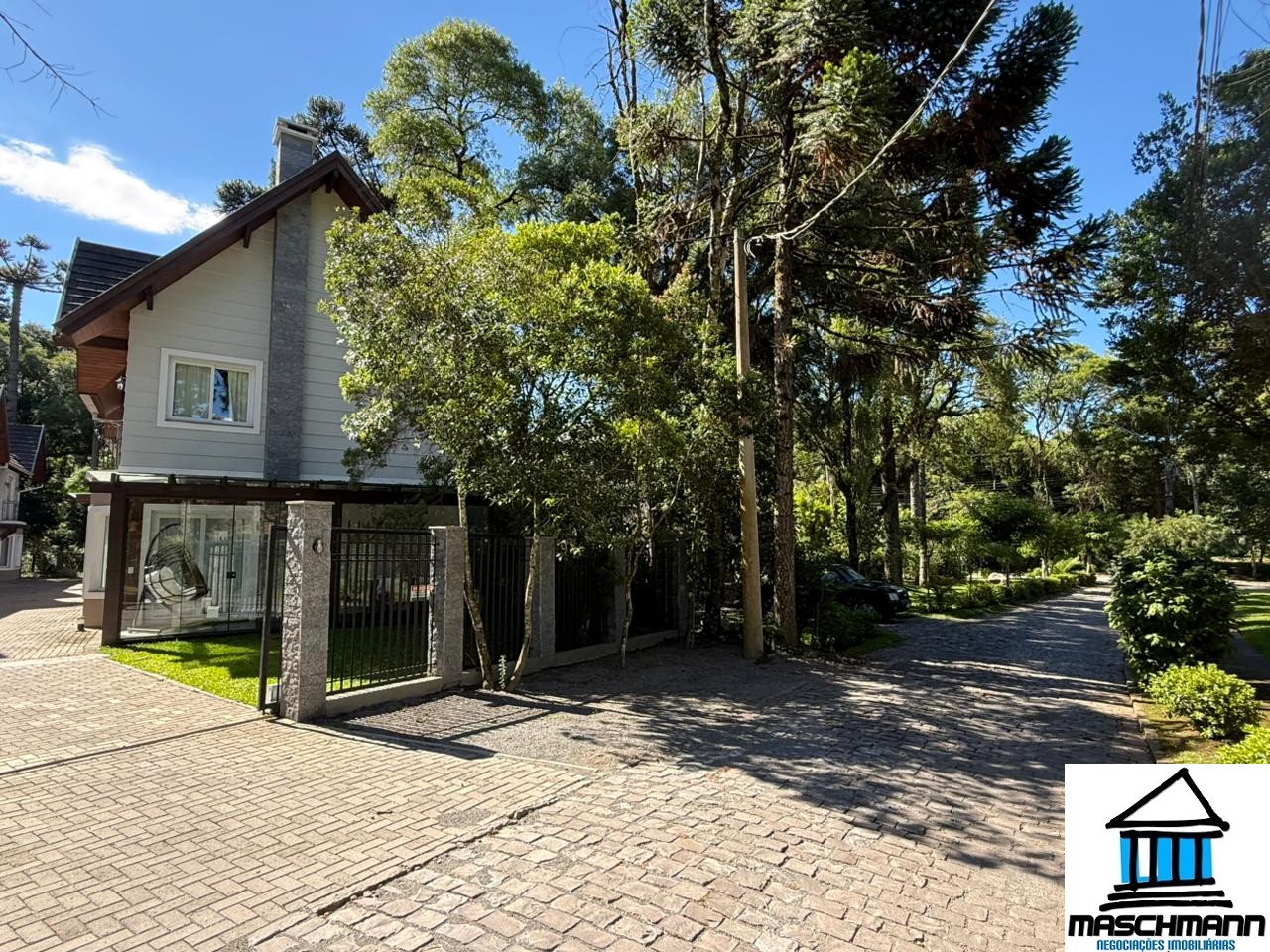 Casa 3 suítes para Venda no bairro Suzana em Canela