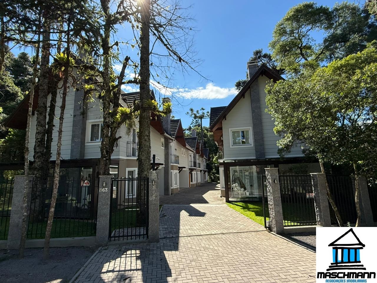 Casa 3 suítes para Venda no bairro Suzana em Canela