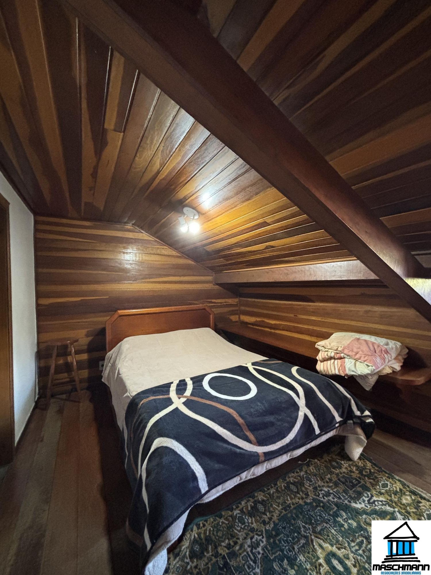 Apartamento Duplex de 2 dormitóiros mobiliado no bairro Planalto Gramado