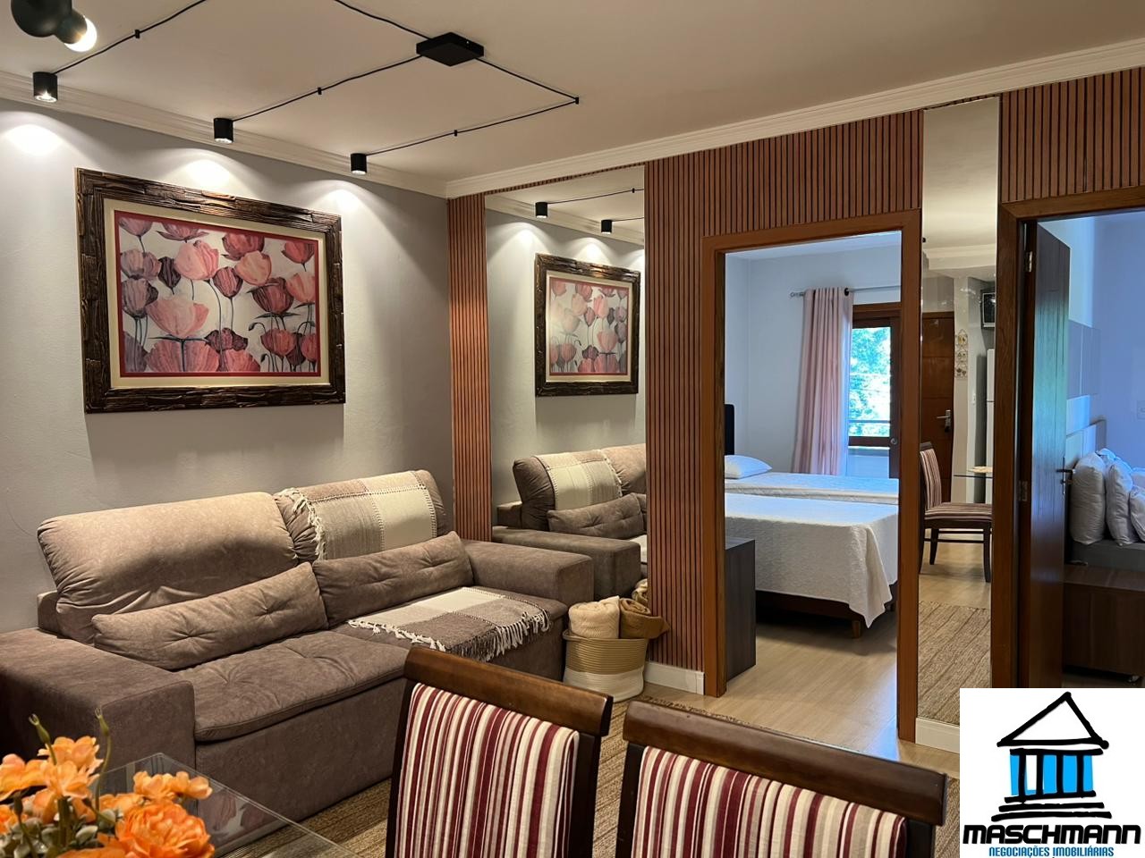 Apartamento de 2 dormitórios mobiliado no centro de Canela