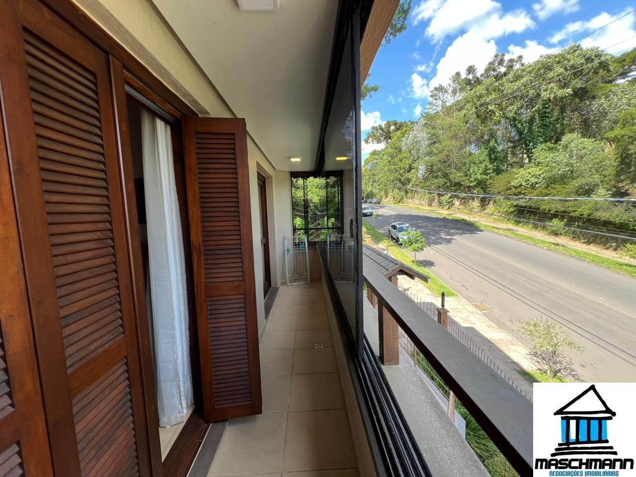 Apartamento de 2 dormitórios mobiliado no centro de Canela