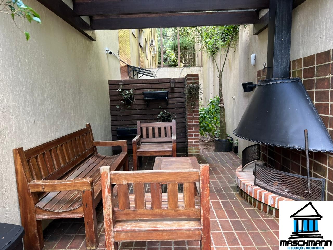 Apartamento de 2 dormitórios mobiliado no centro de Canela