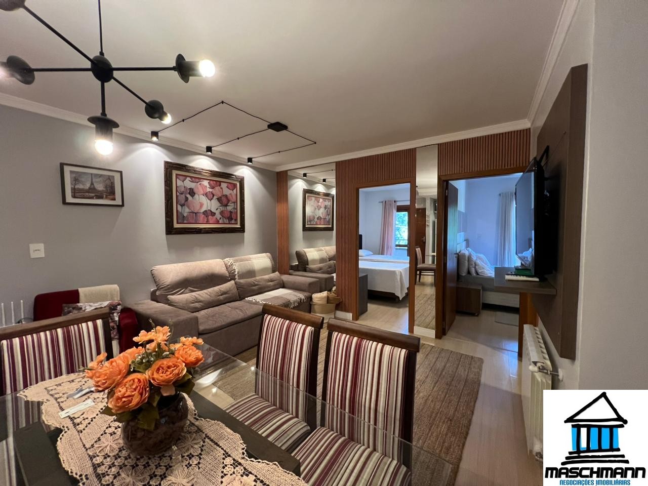 Apartamento de 2 dormitórios mobiliado no centro de Canela