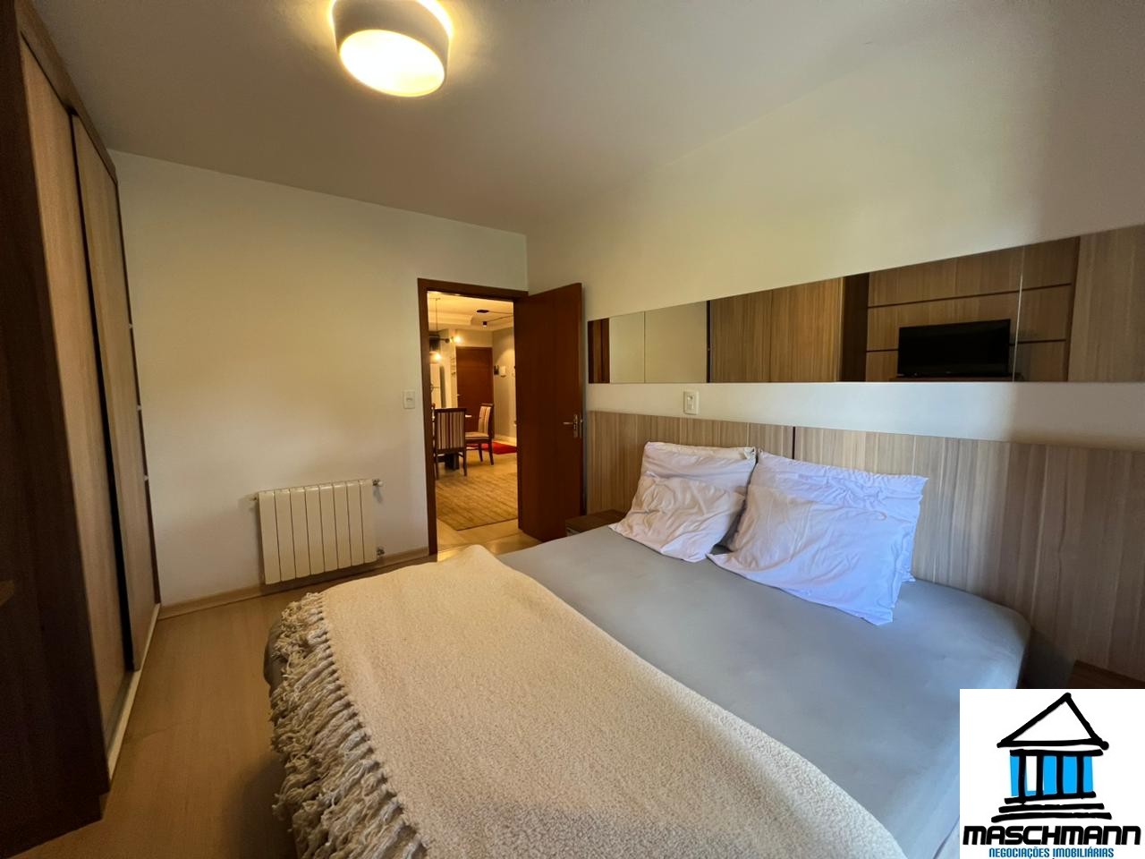 Apartamento de 2 dormitórios mobiliado no centro de Canela