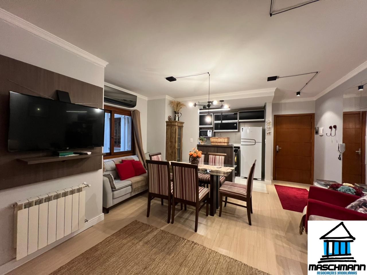 Apartamento de 2 dormitórios mobiliado no centro de Canela