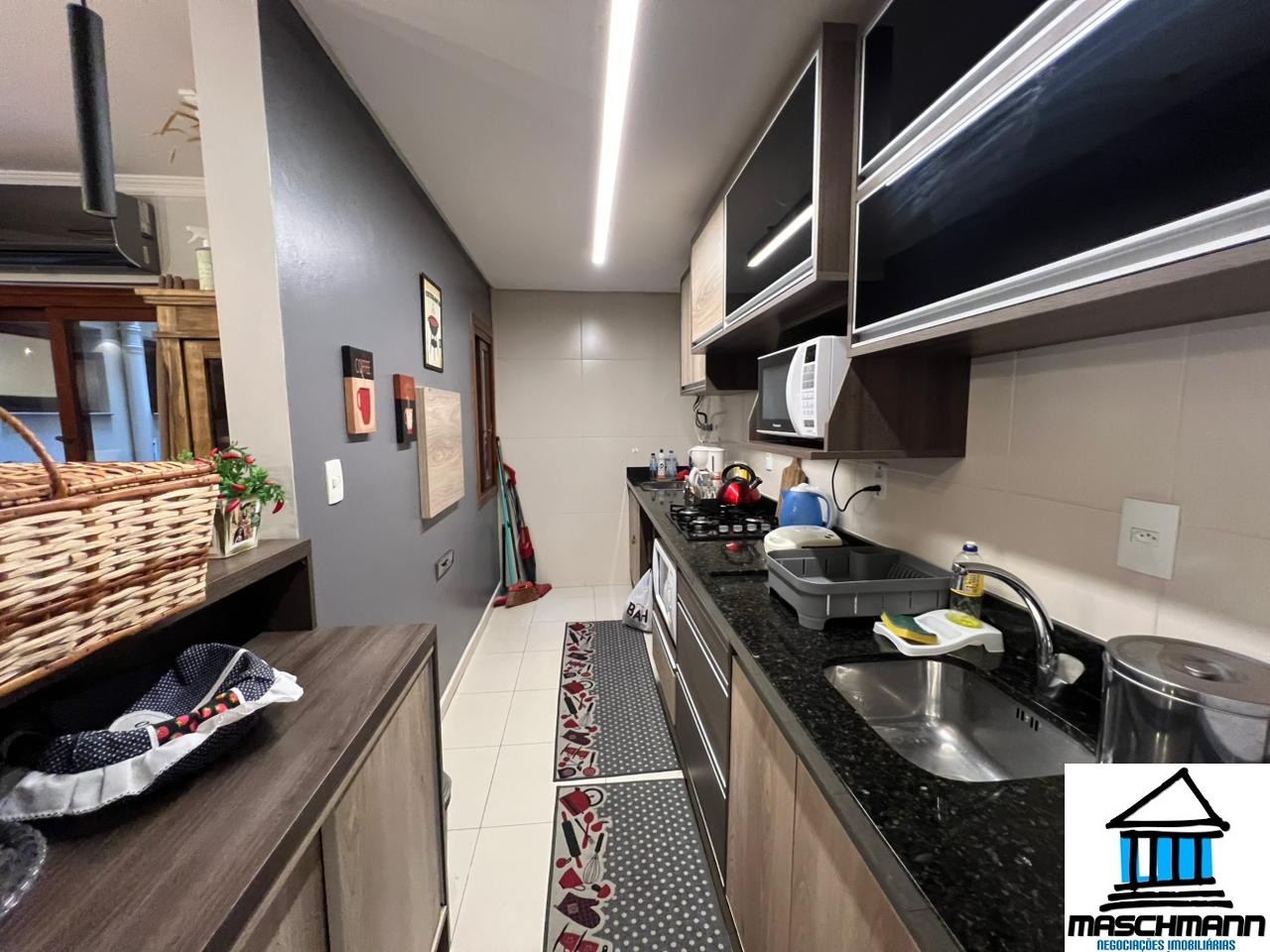 Apartamento de 2 dormitórios mobiliado no centro de Canela