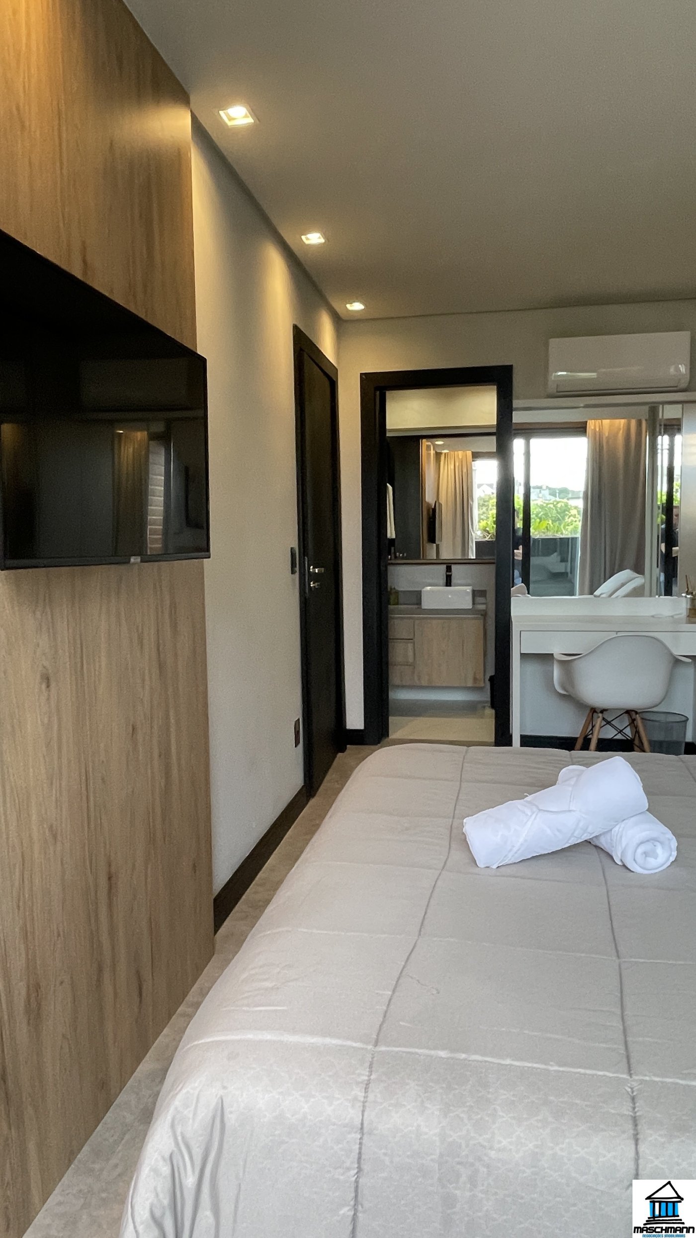 Apartamento 1 Dormitório de alto padrão mobiliado com terraço privativo e piscina, Canela-RS