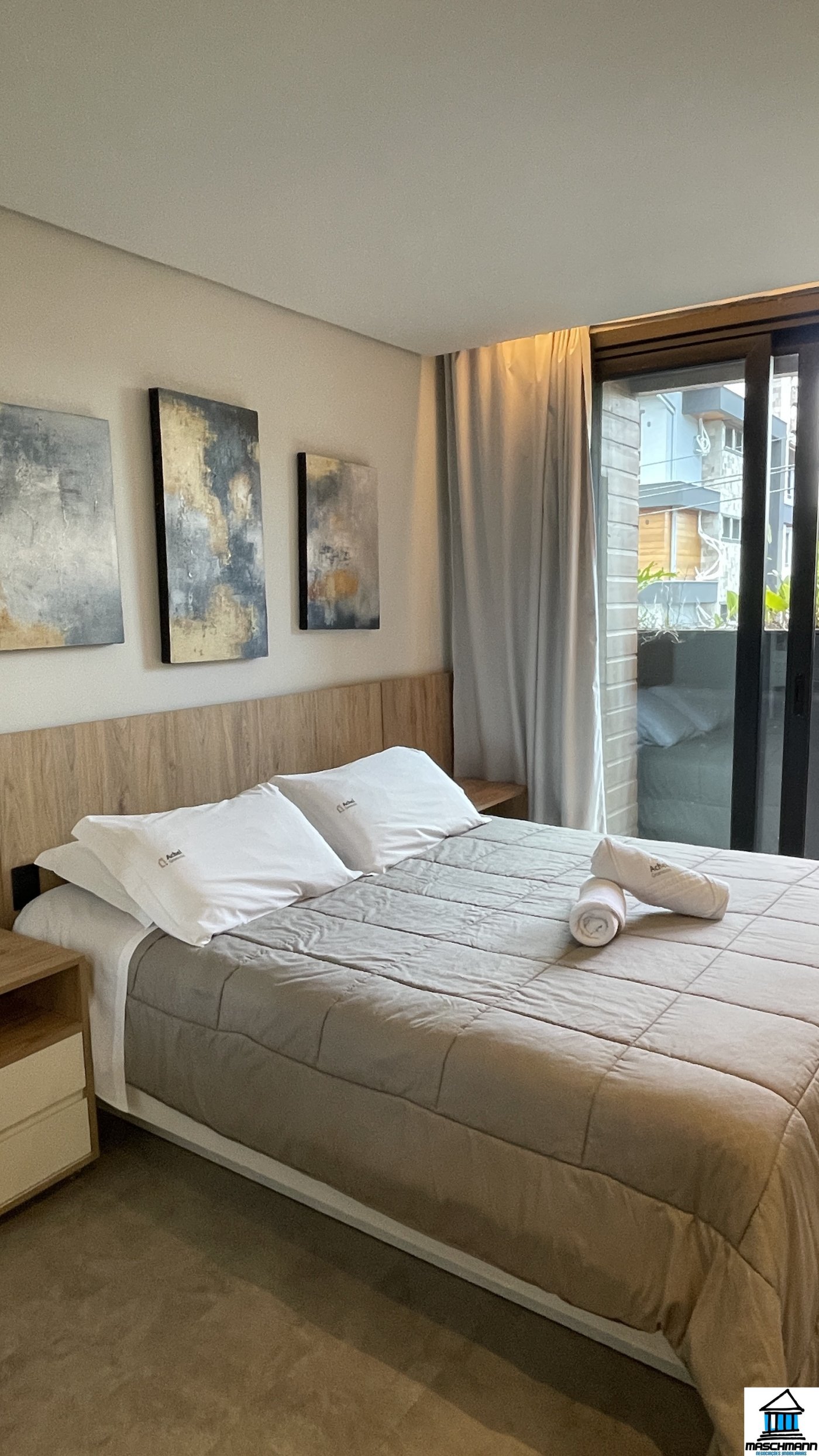Apartamento 1 Dormitório de alto padrão mobiliado com terraço privativo e piscina, Canela-RS