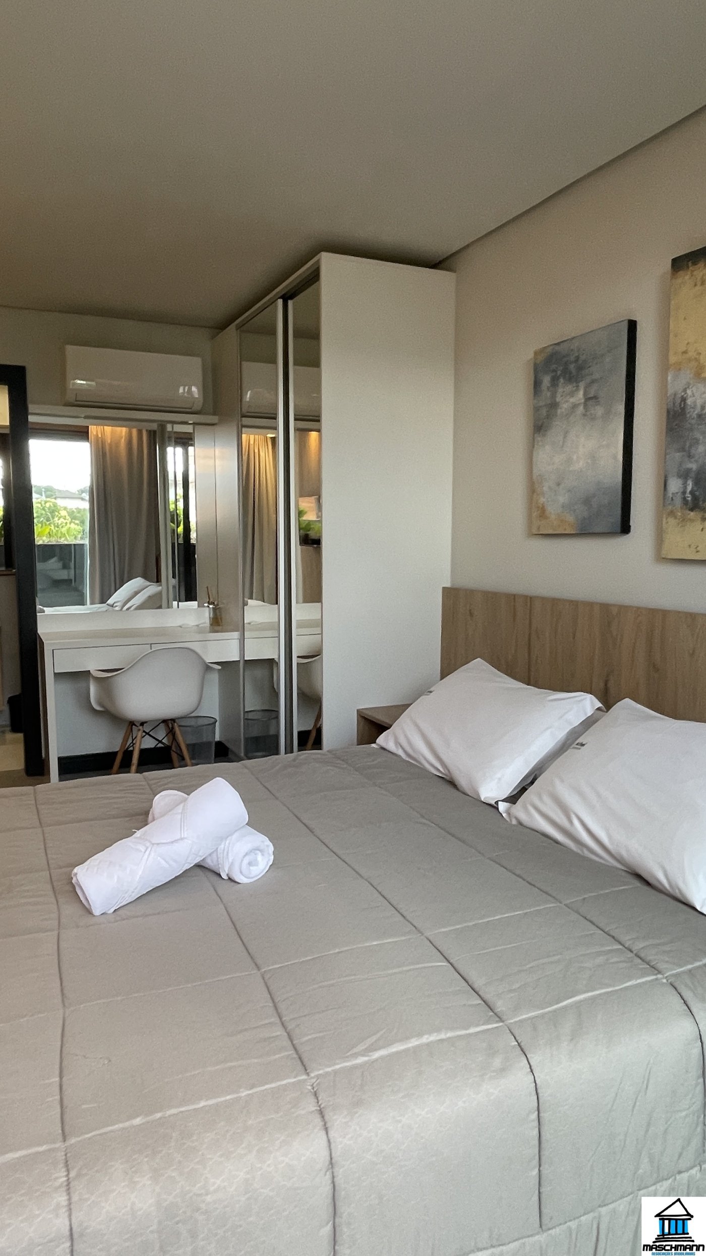 Apartamento 1 Dormitório de alto padrão mobiliado com terraço privativo e piscina, Canela-RS