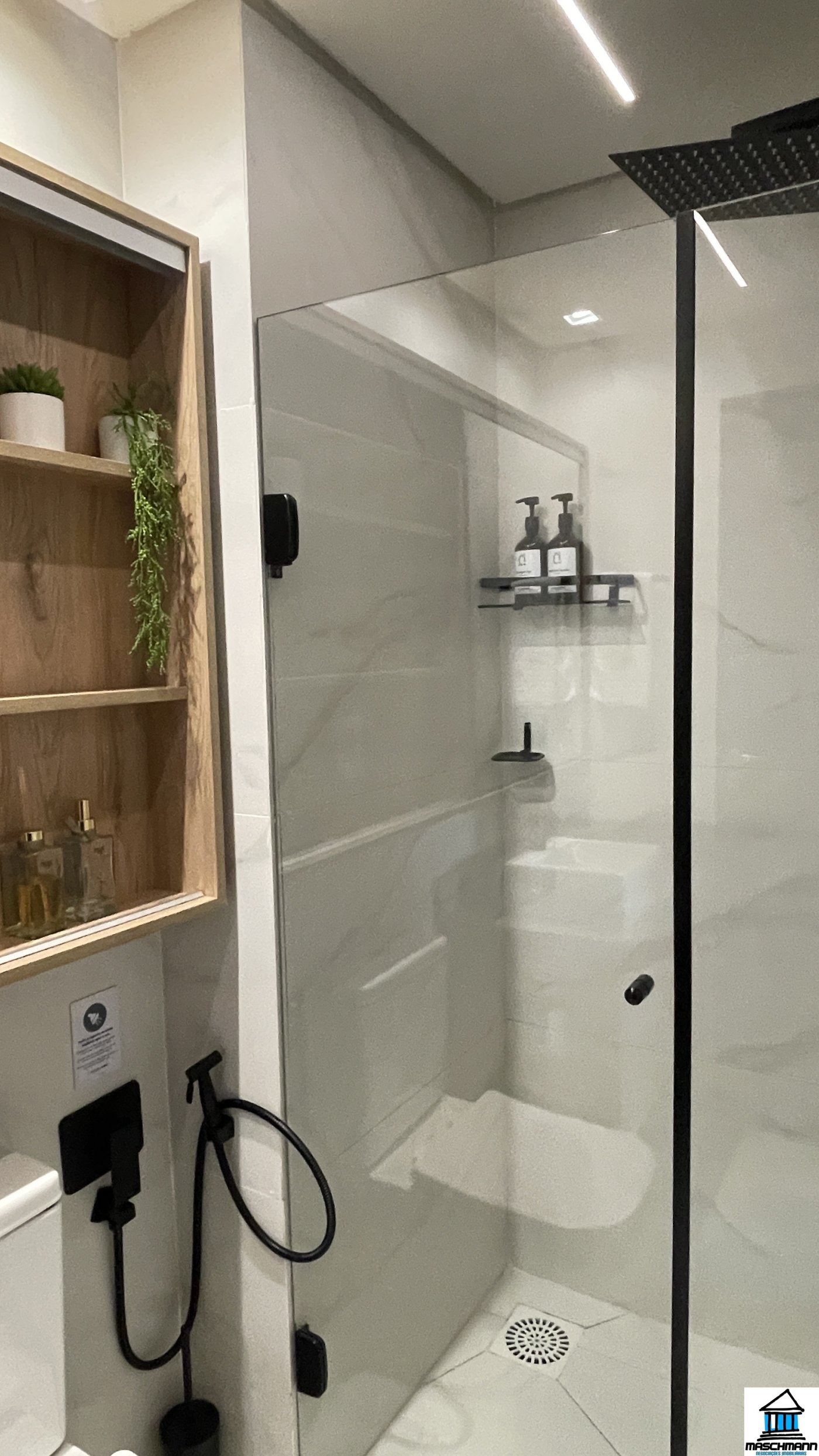 Apartamento 1 Dormitório de alto padrão mobiliado com terraço privativo e piscina, Canela-RS