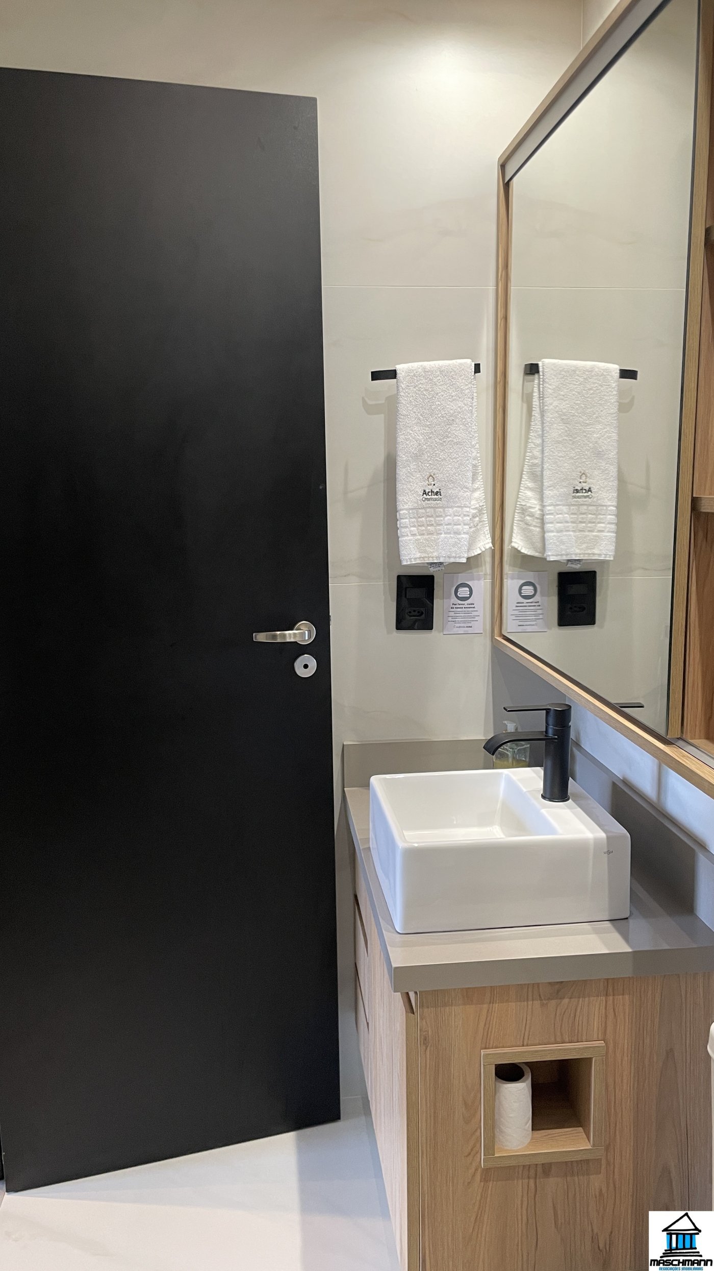 Apartamento 1 Dormitório de alto padrão mobiliado com terraço privativo e piscina, Canela-RS