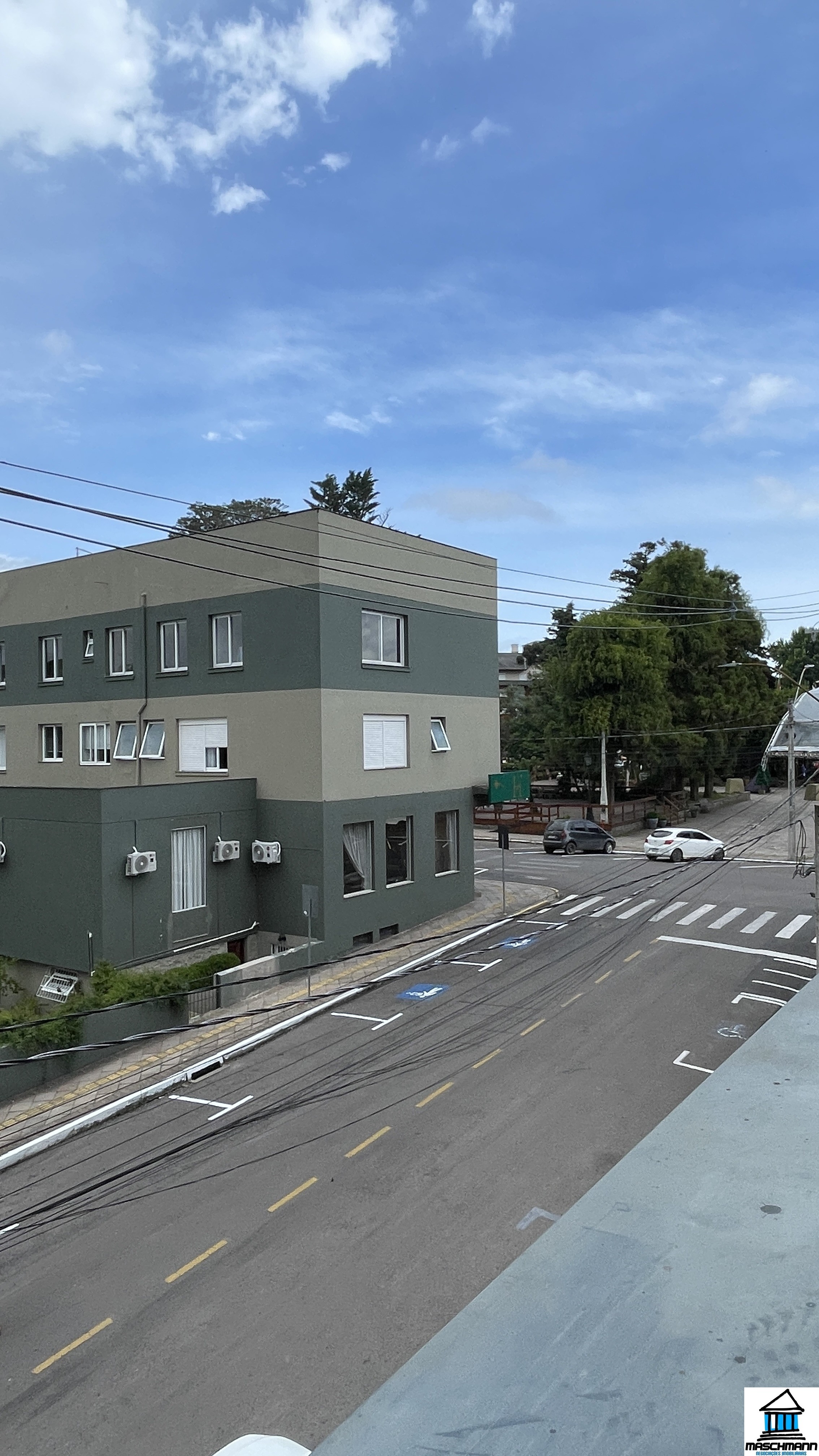 Apartamento 1 Dormitório mobiliado com terraço perfeito para locação em Canela