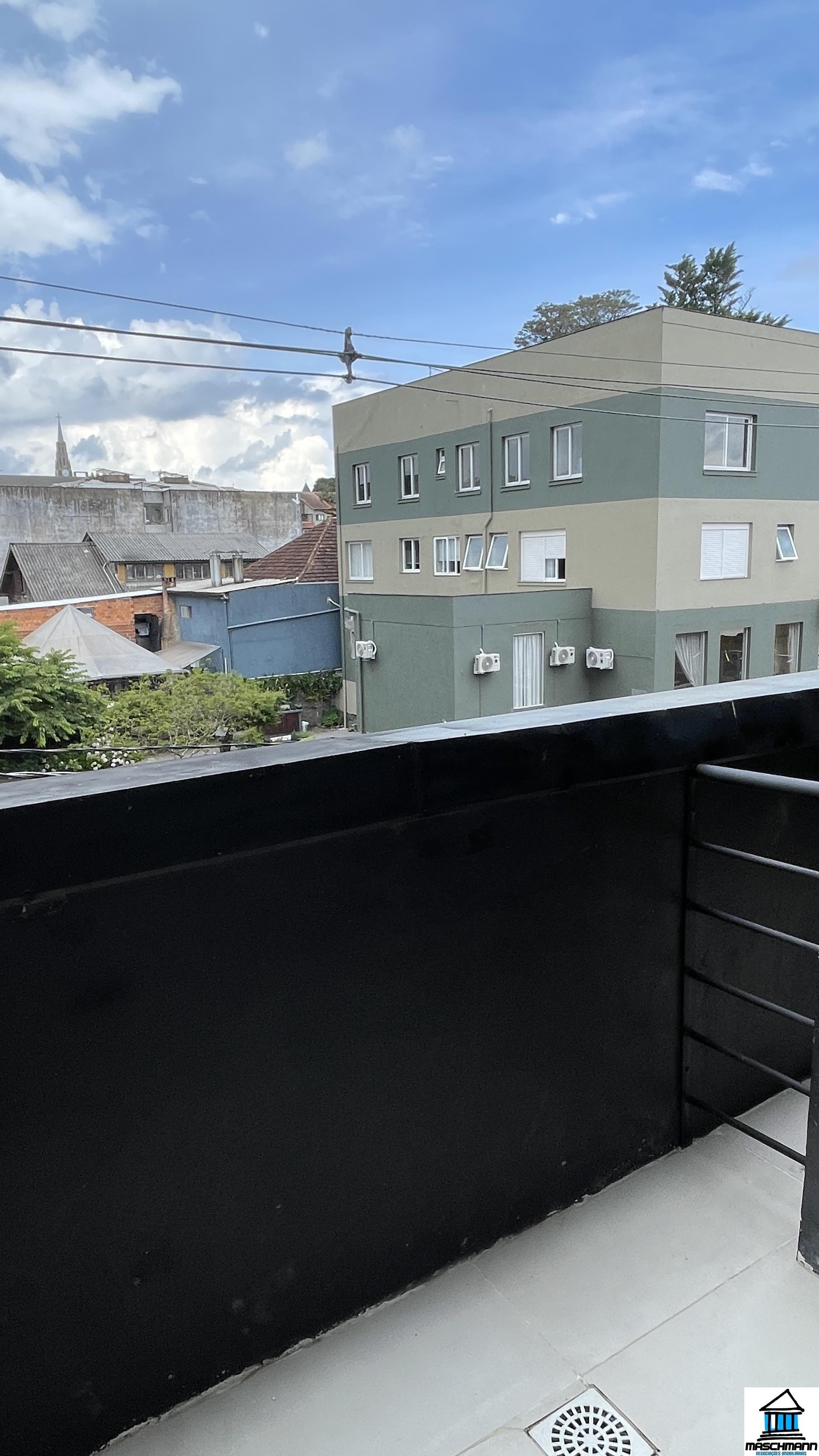 Apartamento 1 Dormitório mobiliado com terraço perfeito para locação em Canela