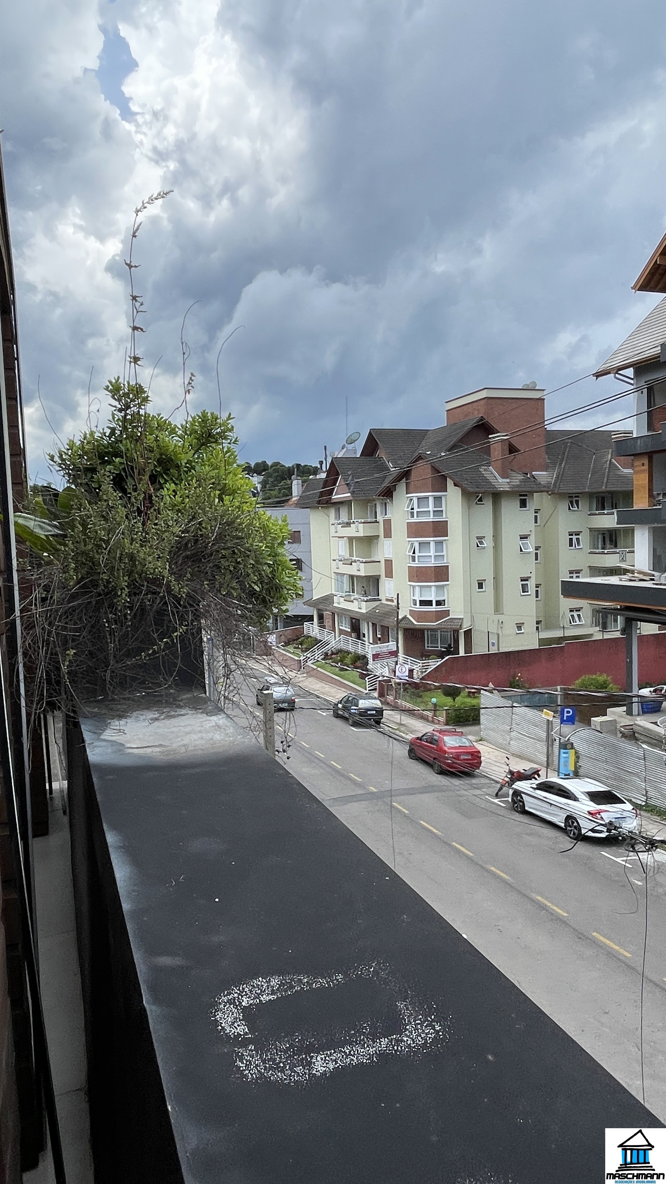 Apartamento 1 Dormitório mobiliado com terraço perfeito para locação em Canela