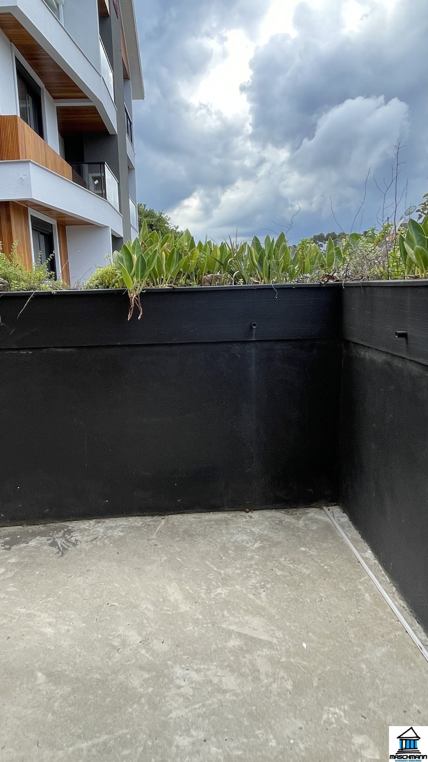 Apartamento 1 Dormitório de alto padrão mobiliado com terraço privativo e piscina, Canela-RS
