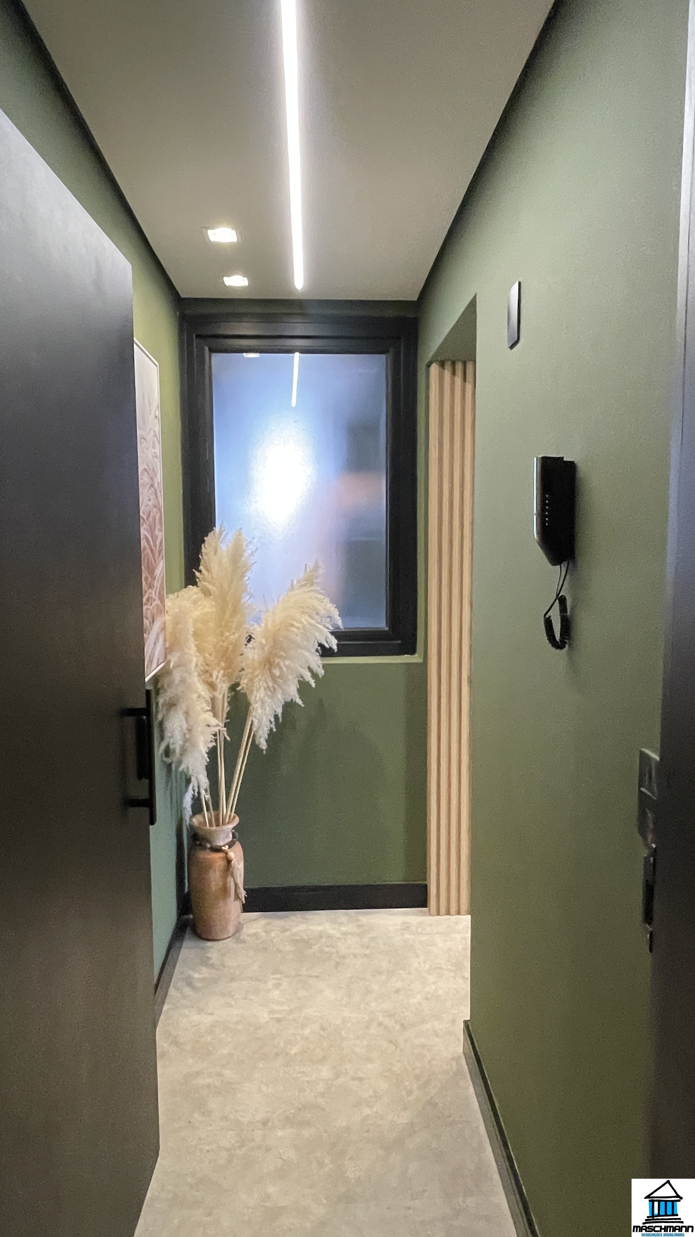 Apartamento 1 Dormitório mobiliado com terraço perfeito para locação em Canela