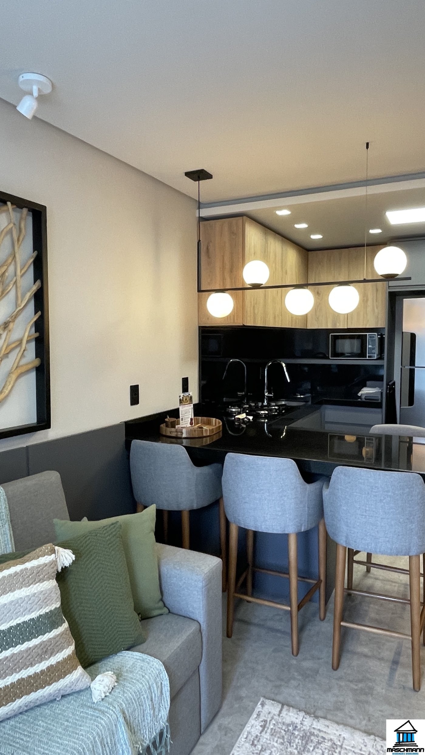 Apartamento 1 Dormitório de alto padrão mobiliado com terraço privativo e piscina, Canela-RS
