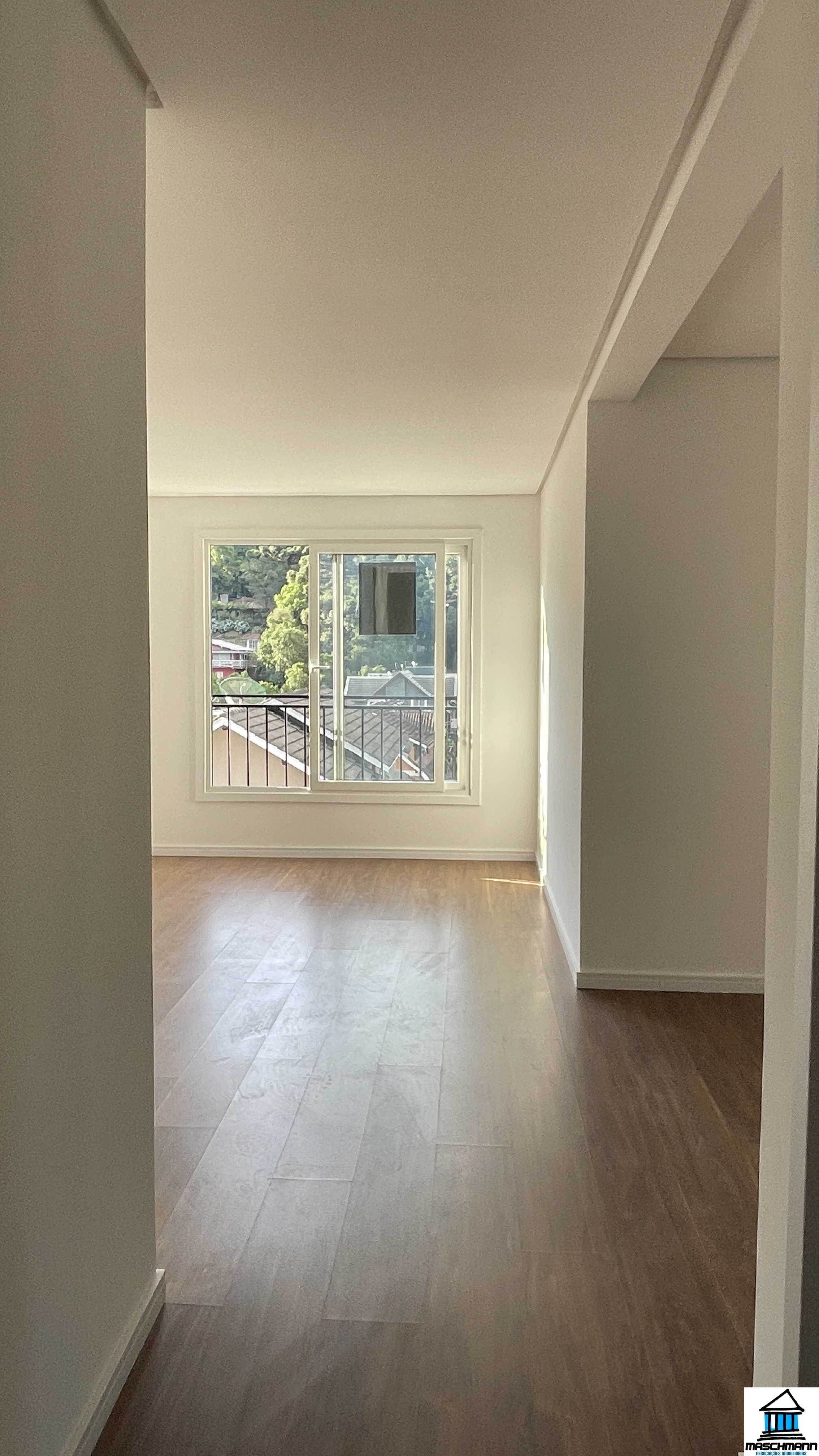Apartamento novo de 1 suíte a apenas 2 km da Rua Coberta de Gramado