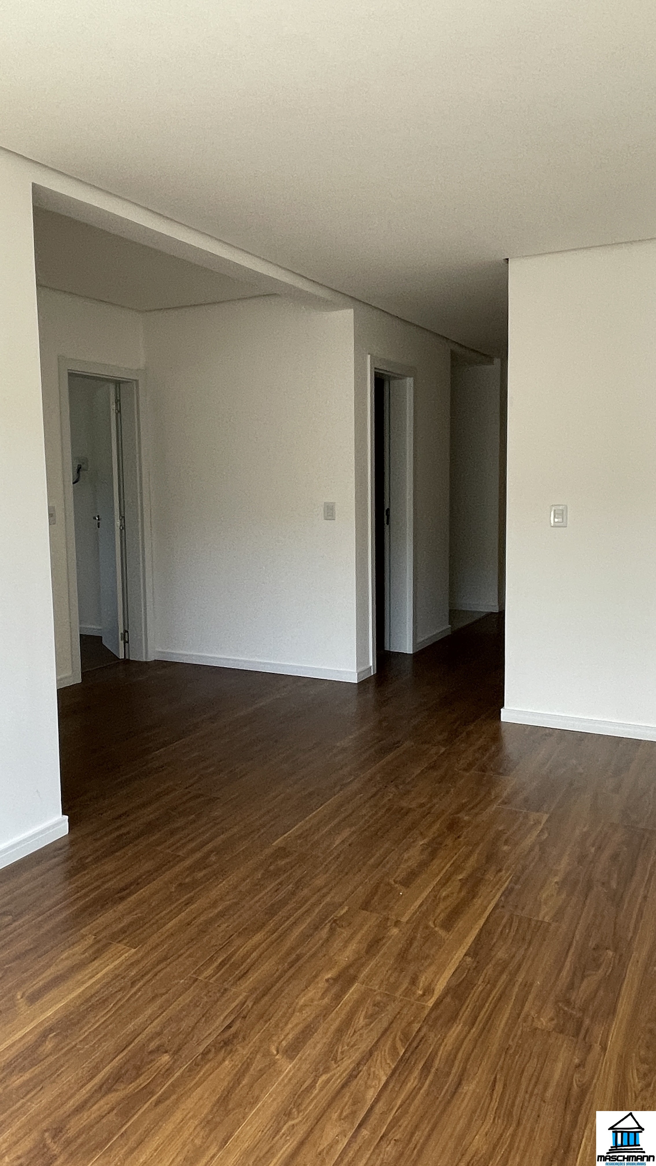 Apartamento novo de 1 suíte a apenas 2 km da Rua Coberta de Gramado