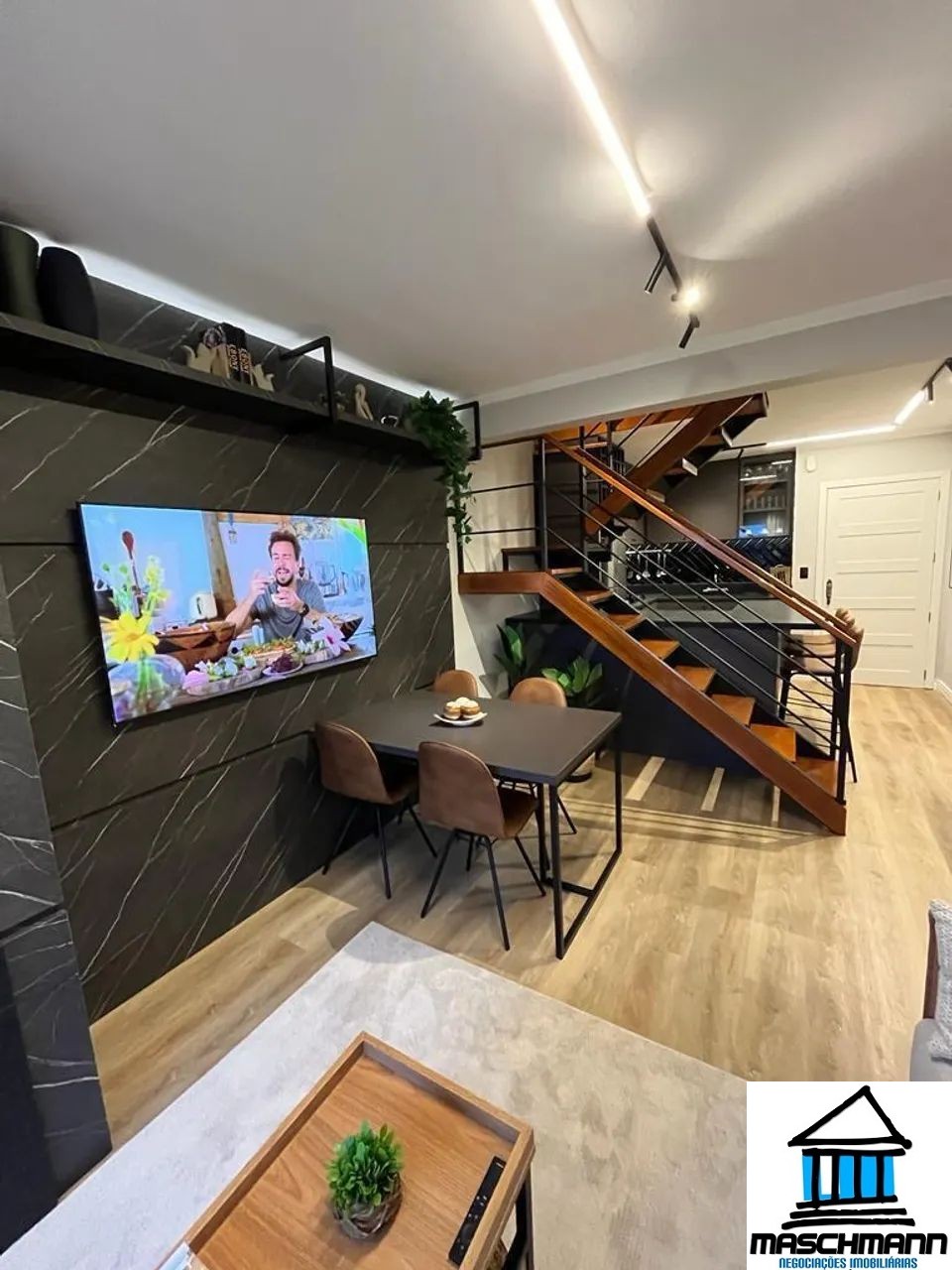 Apartamento mobiliado de 2 dormitórios no centro de Gramado