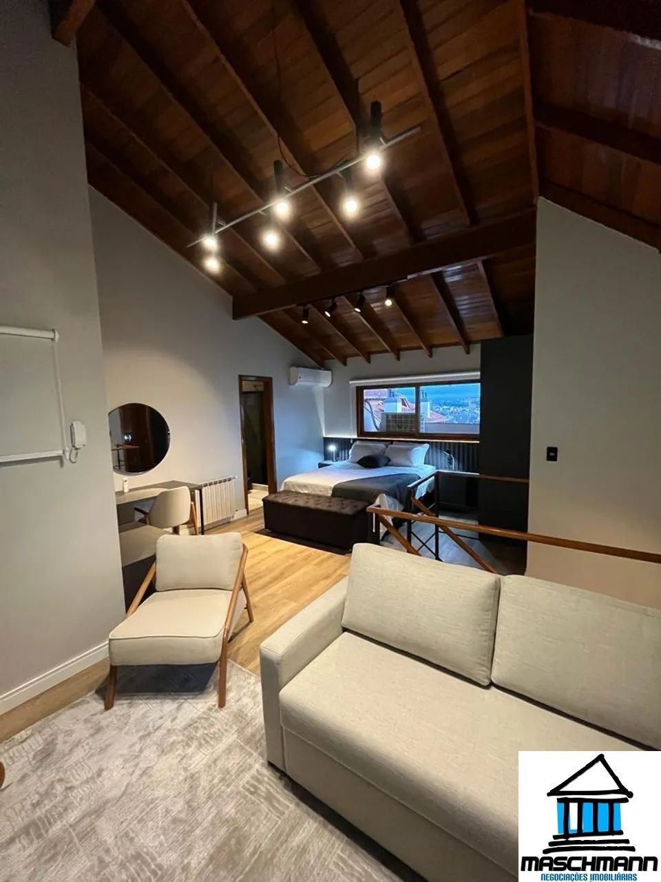 Apartamento mobiliado de 2 dormitórios no centro de Gramado