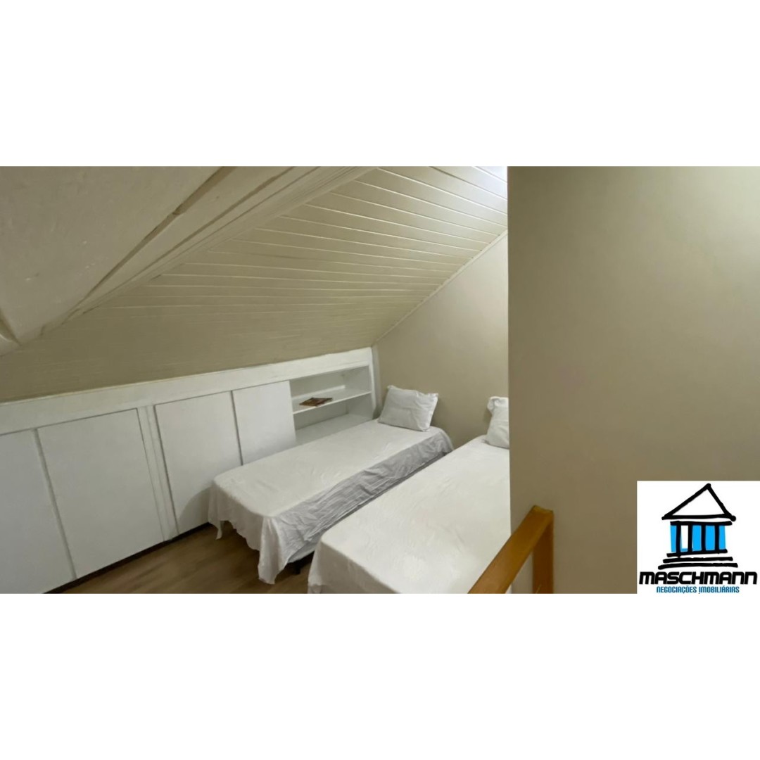 Apartamento mobiliado de 2 dormitórios, 1 vaga, no coração de Gramado — tudo a pé
