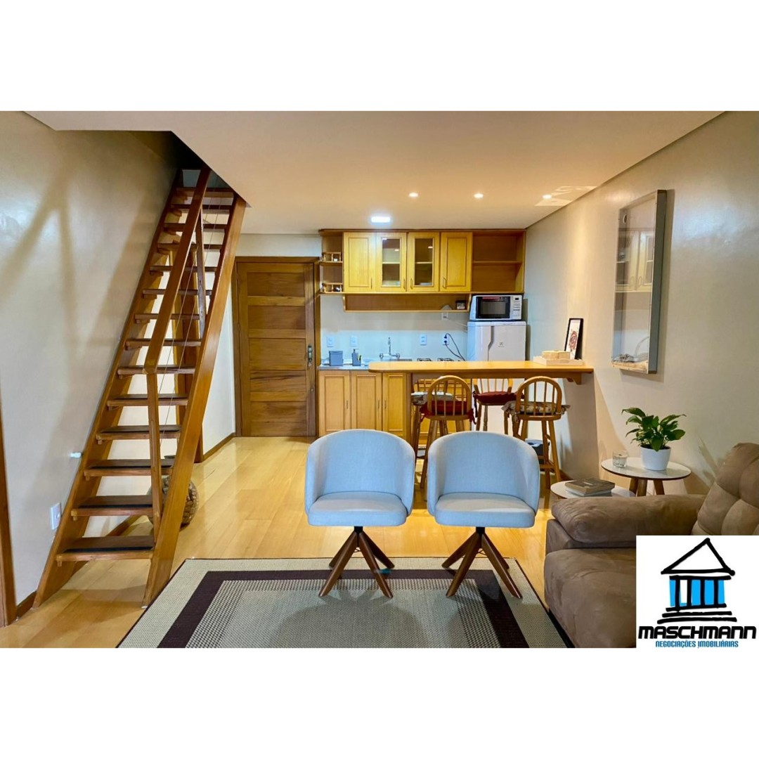 Apartamento mobiliado de 2 dormitórios, 1 vaga, no coração de Gramado — tudo a pé