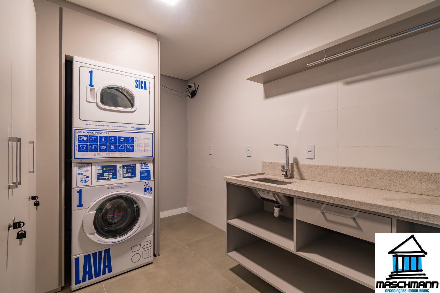 Apartamento de 1 dormitório mobiliado e com infra completa em Gramado por somente 550 mil .
