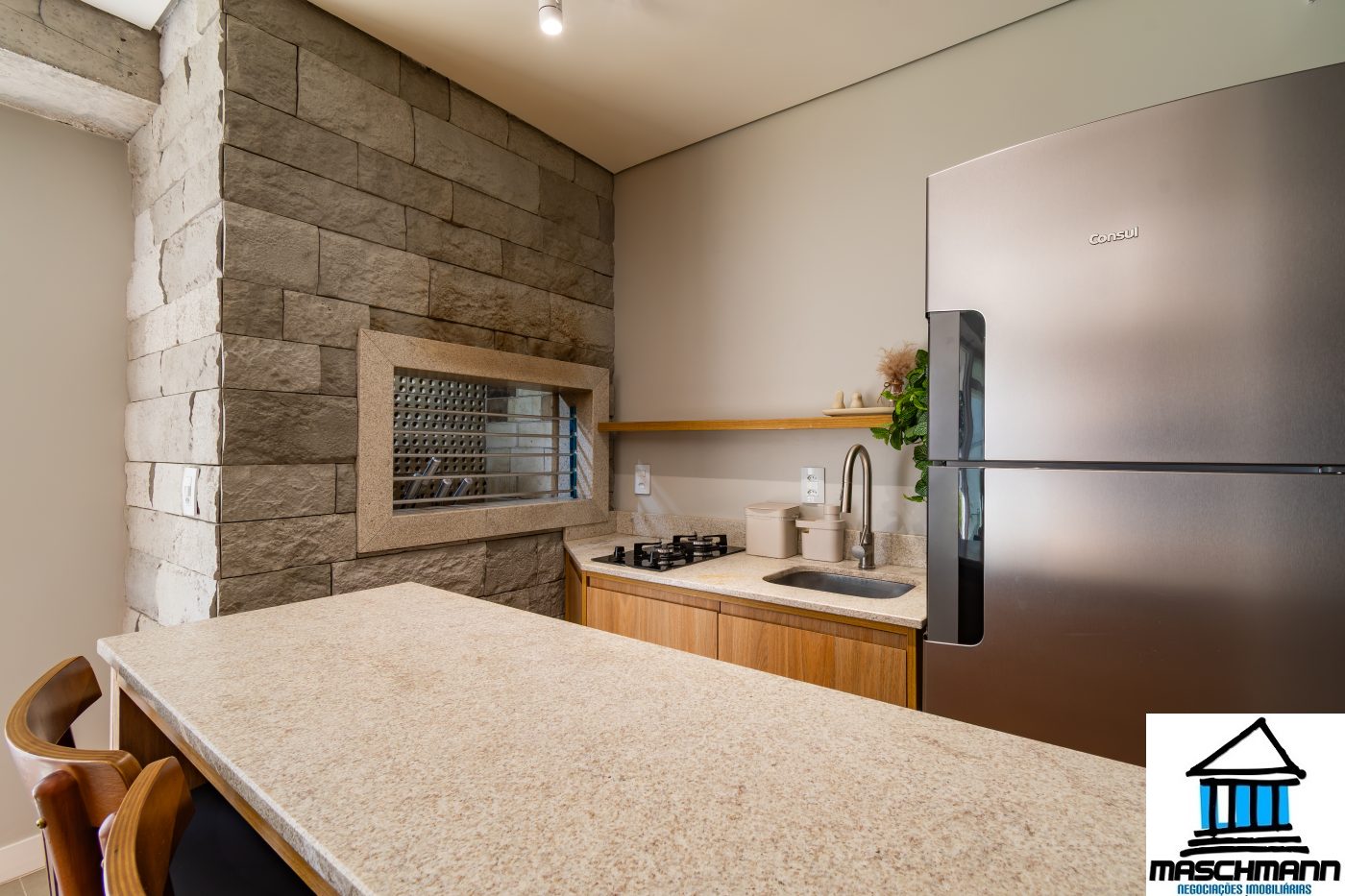 Apartamento de 1 dormitório mobiliado e com infra completa em Gramado por somente 550 mil .