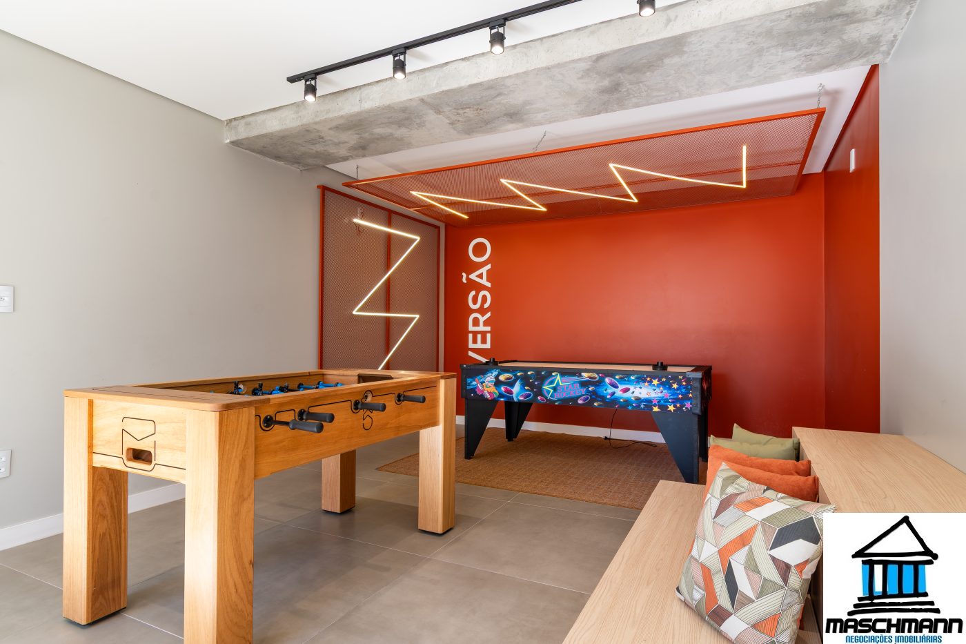 Apartamento de 1 dormitório mobiliado e com infra completa em Gramado por somente 550 mil .