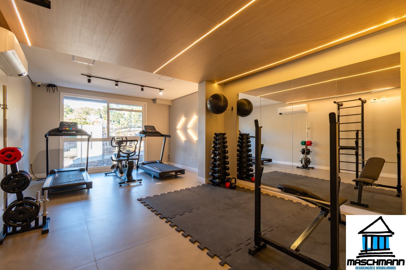 Apartamento de 1 dormitório mobiliado e com infra completa em Gramado por somente 550 mil .